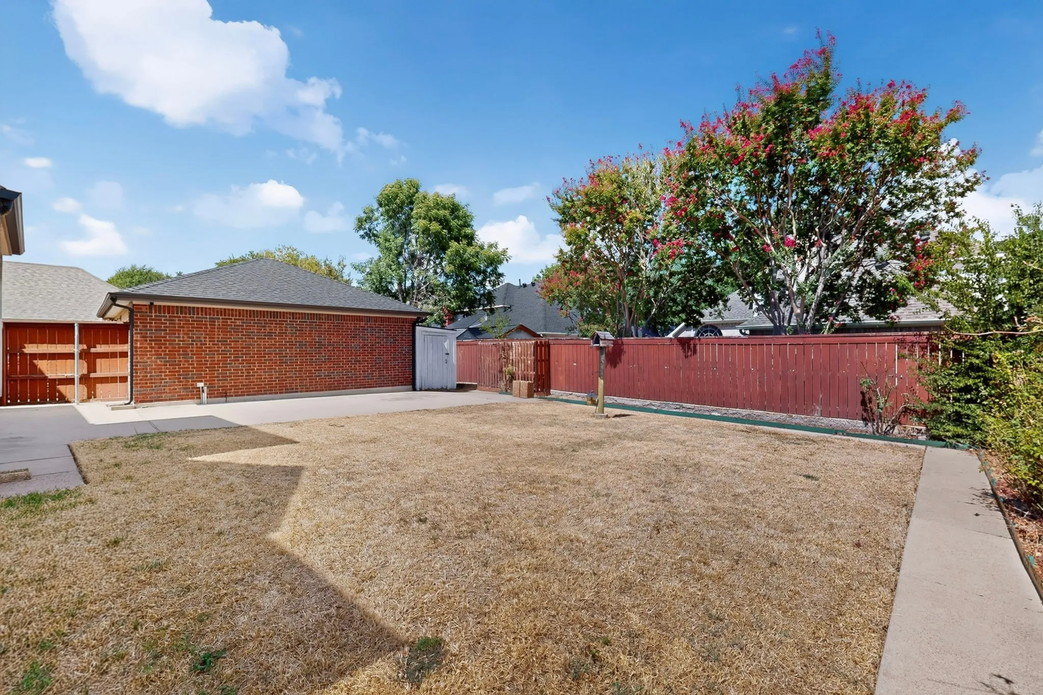 Single Family Residence For Sale in Dallas County , 542 Clayton Street, Grand Prairie, Texas 75052, 4 Bedroom, 3 Bathroom, 2 Garage spaces, 2,892 Sqft, built in 1988, mls#21387207, Real Estate Agent in Grand Prairie, Homes For Sale in Dallas county, Homes For Sale in Grand Prairie, Realtor in Grand Prairie Texas, Real Estate Brokerage Independent Realty Texas, Luminita Cordes Realtor