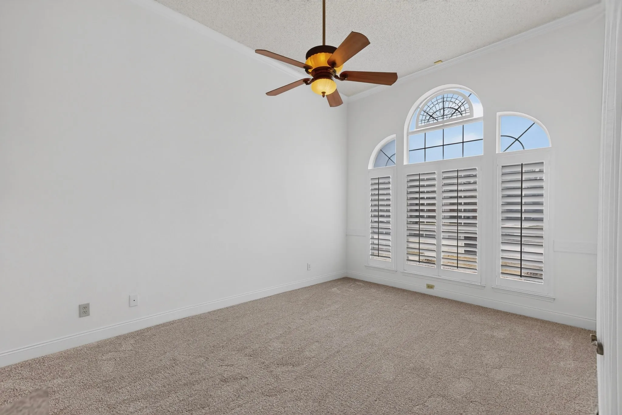 Single Family Residence For Sale in Dallas County , 542 Clayton Street, Grand Prairie, Texas 75052, 4 Bedroom, 3 Bathroom, 2 Garage spaces, 2,892 Sqft, built in 1988, mls#21387207, Real Estate Agent in Grand Prairie, Homes For Sale in Dallas county, Homes For Sale in Grand Prairie, Realtor in Grand Prairie Texas, Real Estate Brokerage Independent Realty Texas, Luminita Cordes Realtor