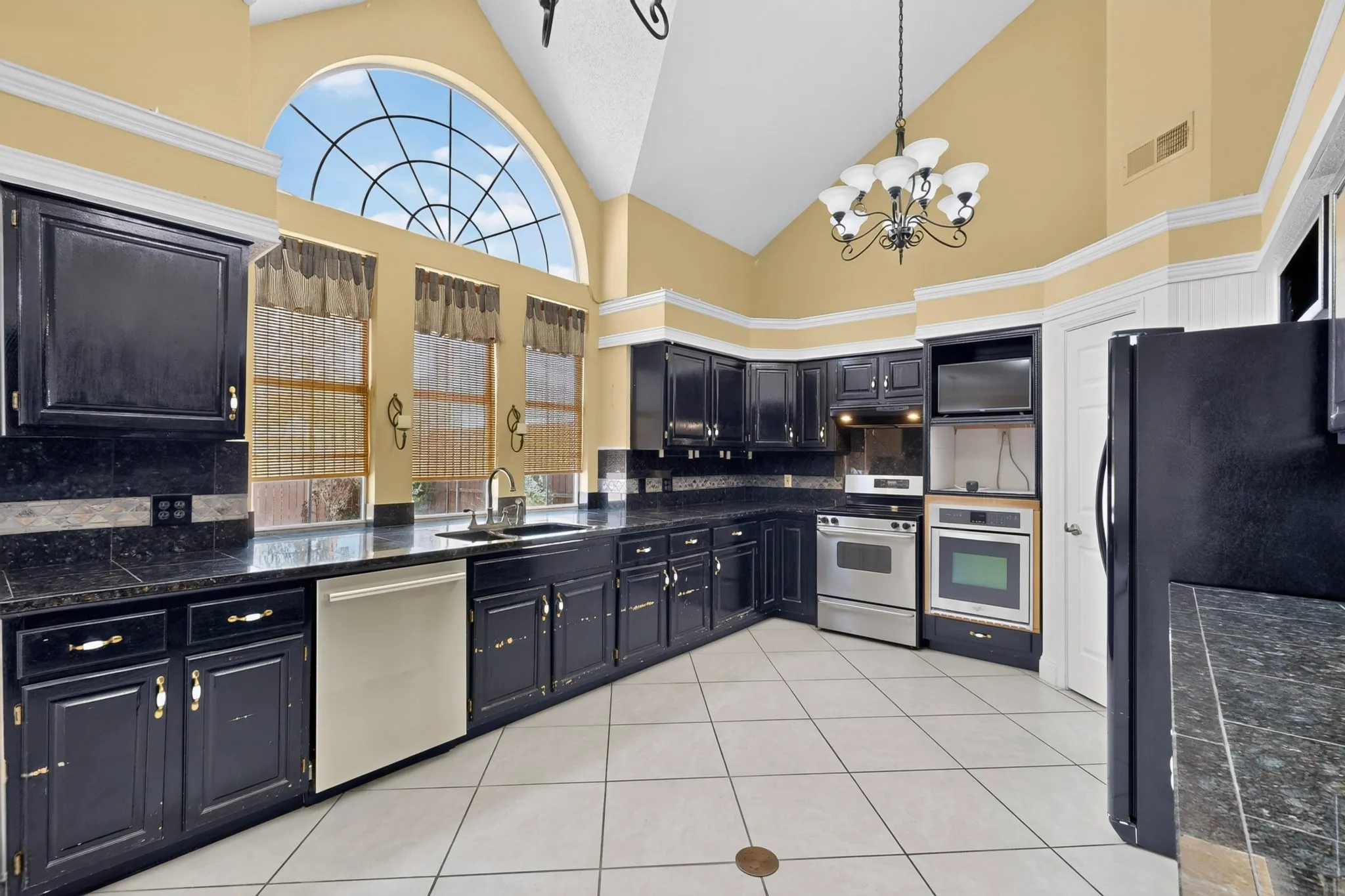 Single Family Residence For Sale in Dallas County , 542 Clayton Street, Grand Prairie, Texas 75052, 4 Bedroom, 3 Bathroom, 2 Garage spaces, 2,892 Sqft, built in 1988, mls#21387207, Real Estate Agent in Grand Prairie, Homes For Sale in Dallas county, Homes For Sale in Grand Prairie, Realtor in Grand Prairie Texas, Real Estate Brokerage Independent Realty Texas, Luminita Cordes Realtor