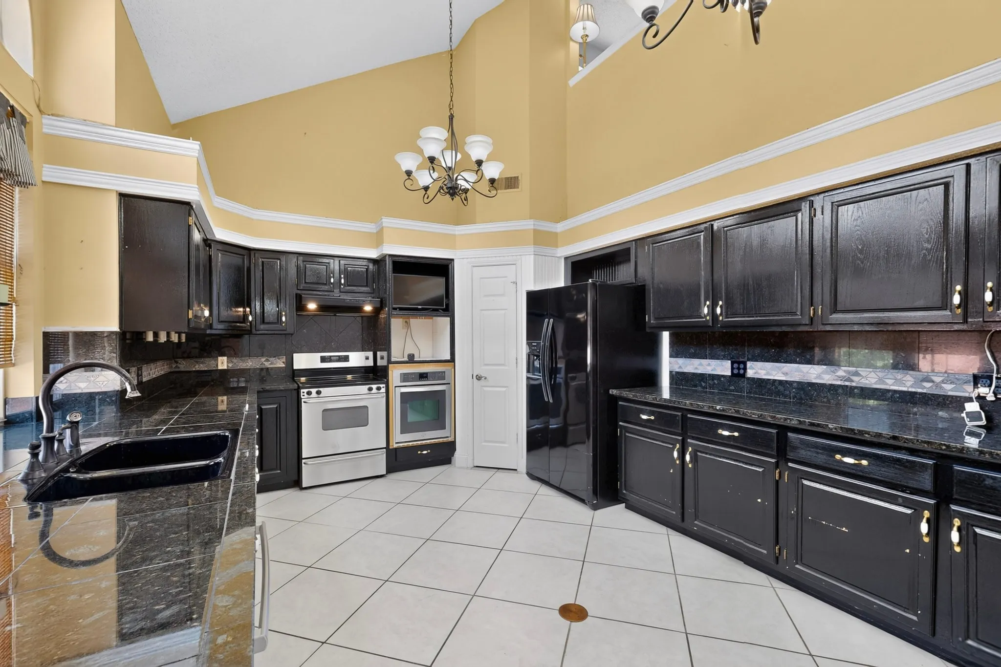 Single Family Residence For Sale in Dallas County , 542 Clayton Street, Grand Prairie, Texas 75052, 4 Bedroom, 3 Bathroom, 2 Garage spaces, 2,892 Sqft, built in 1988, mls#21387207, Real Estate Agent in Grand Prairie, Homes For Sale in Dallas county, Homes For Sale in Grand Prairie, Realtor in Grand Prairie Texas, Real Estate Brokerage Independent Realty Texas, Luminita Cordes Realtor