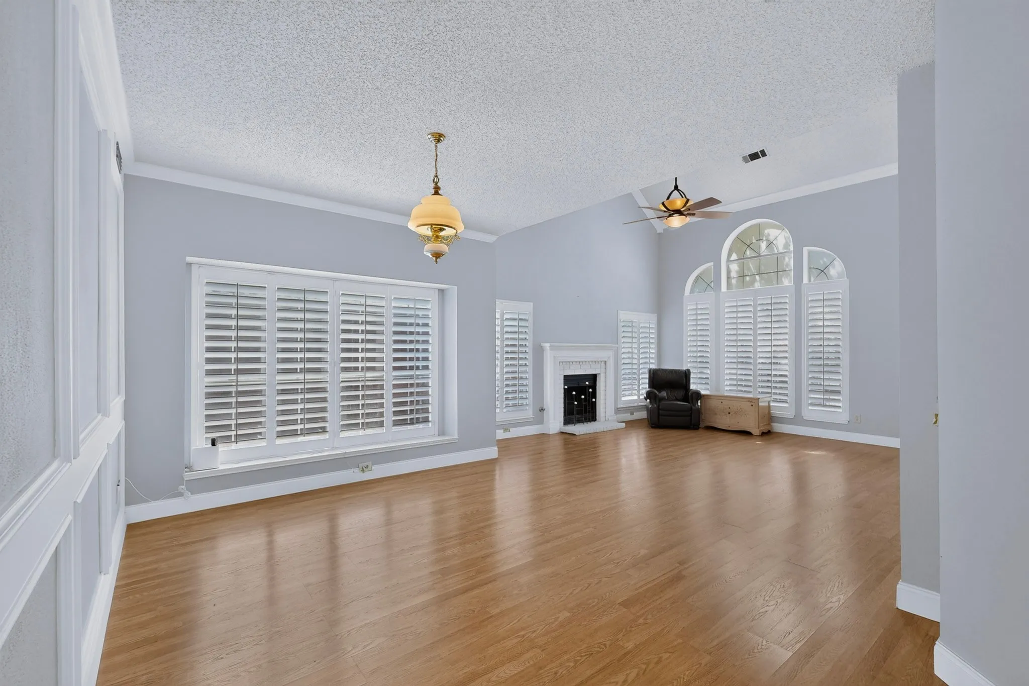 Single Family Residence For Sale in Dallas County , 542 Clayton Street, Grand Prairie, Texas 75052, 4 Bedroom, 3 Bathroom, 2 Garage spaces, 2,892 Sqft, built in 1988, mls#21387207, Real Estate Agent in Grand Prairie, Homes For Sale in Dallas county, Homes For Sale in Grand Prairie, Realtor in Grand Prairie Texas, Real Estate Brokerage Independent Realty Texas, Luminita Cordes Realtor