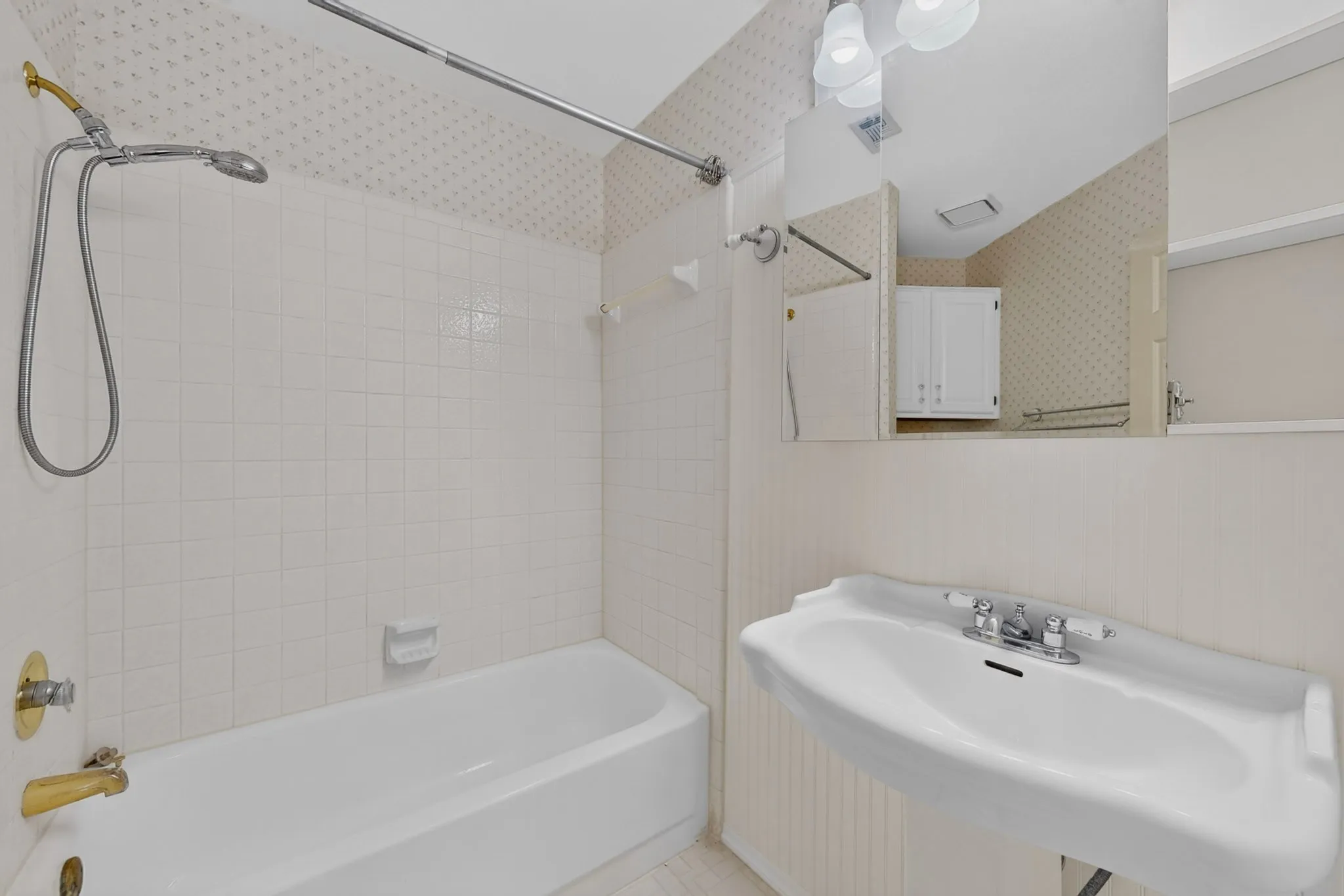 Single Family Residence For Sale in Dallas County , 542 Clayton Street, Grand Prairie, Texas 75052, 4 Bedroom, 3 Bathroom, 2 Garage spaces, 2,892 Sqft, built in 1988, mls#21387207, Real Estate Agent in Grand Prairie, Homes For Sale in Dallas county, Homes For Sale in Grand Prairie, Realtor in Grand Prairie Texas, Real Estate Brokerage Independent Realty Texas, Luminita Cordes Realtor