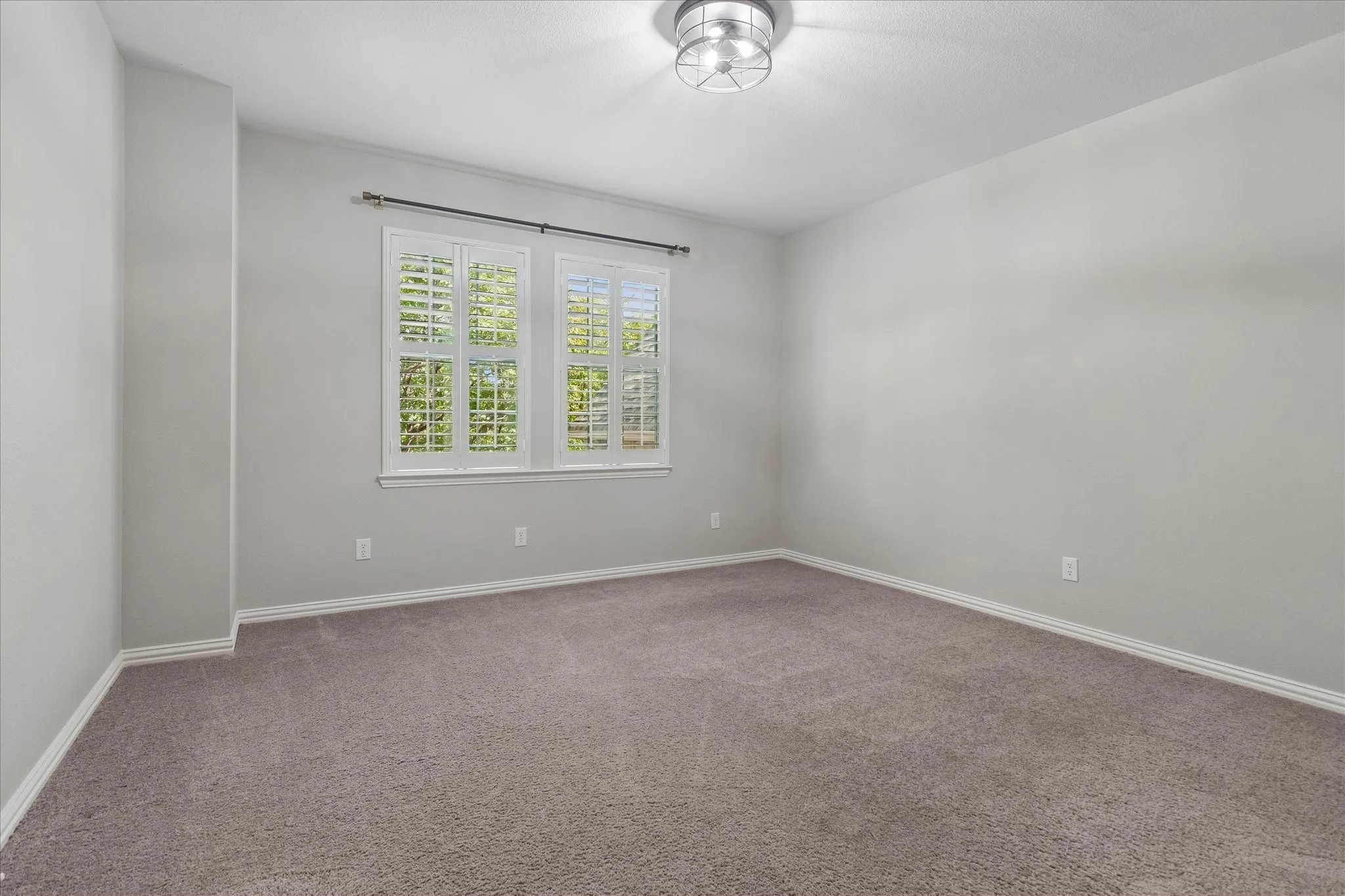 Single Family Residence For Sale in Collin County , 801 Owl Creek Drive, Murphy, Texas 75094, 5 Bedroom, 4 Bathroom, 3 Garage spaces, 4,407 Sqft, built in 2005, mls#21383080, Real Estate Agent in Murphy, Homes For Sale in Collin county, Homes For Sale in Murphy, Realtor in Murphy Texas, Real Estate Brokerage Independent Realty Texas, Luminita Cordes Realtor