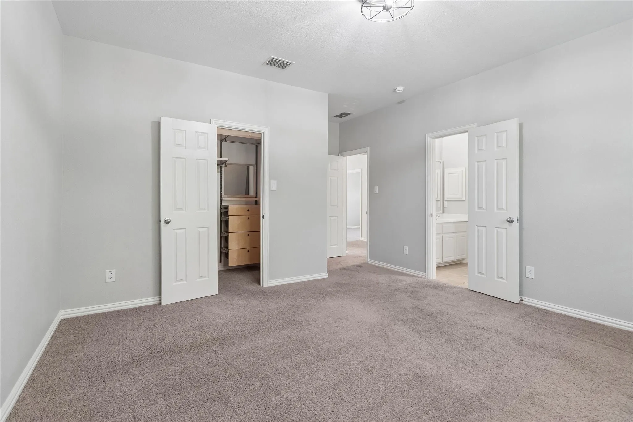 Single Family Residence For Sale in Collin County , 801 Owl Creek Drive, Murphy, Texas 75094, 5 Bedroom, 4 Bathroom, 3 Garage spaces, 4,407 Sqft, built in 2005, mls#21383080, Real Estate Agent in Murphy, Homes For Sale in Collin county, Homes For Sale in Murphy, Realtor in Murphy Texas, Real Estate Brokerage Independent Realty Texas, Luminita Cordes Realtor