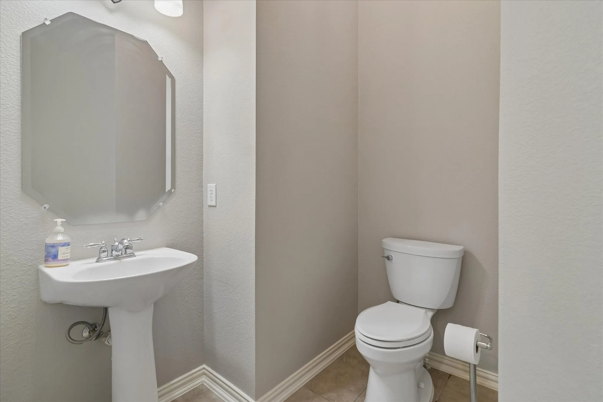 Single Family Residence For Sale in Collin County , 801 Owl Creek Drive, Murphy, Texas 75094, 5 Bedroom, 4 Bathroom, 3 Garage spaces, 4,407 Sqft, built in 2005, mls#21383080, Real Estate Agent in Murphy, Homes For Sale in Collin county, Homes For Sale in Murphy, Realtor in Murphy Texas, Real Estate Brokerage Independent Realty Texas, Luminita Cordes Realtor