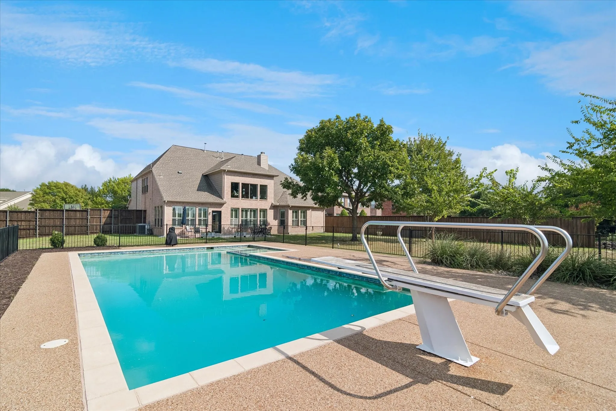 Single Family Residence For Sale in Collin County , 801 Owl Creek Drive, Murphy, Texas 75094, 5 Bedroom, 4 Bathroom, 3 Garage spaces, 4,407 Sqft, built in 2005, mls#21383080, Real Estate Agent in Murphy, Homes For Sale in Collin county, Homes For Sale in Murphy, Realtor in Murphy Texas, Real Estate Brokerage Independent Realty Texas, Luminita Cordes Realtor