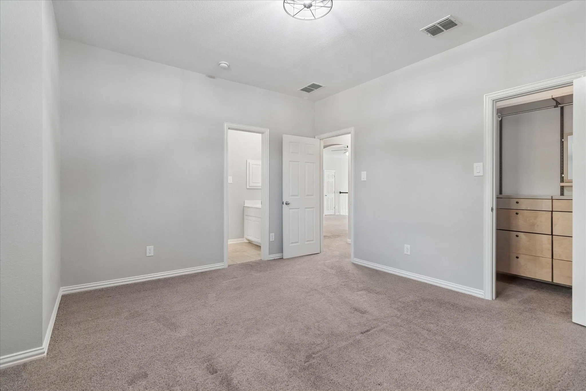 Single Family Residence For Sale in Collin County , 801 Owl Creek Drive, Murphy, Texas 75094, 5 Bedroom, 4 Bathroom, 3 Garage spaces, 4,407 Sqft, built in 2005, mls#21383080, Real Estate Agent in Murphy, Homes For Sale in Collin county, Homes For Sale in Murphy, Realtor in Murphy Texas, Real Estate Brokerage Independent Realty Texas, Luminita Cordes Realtor