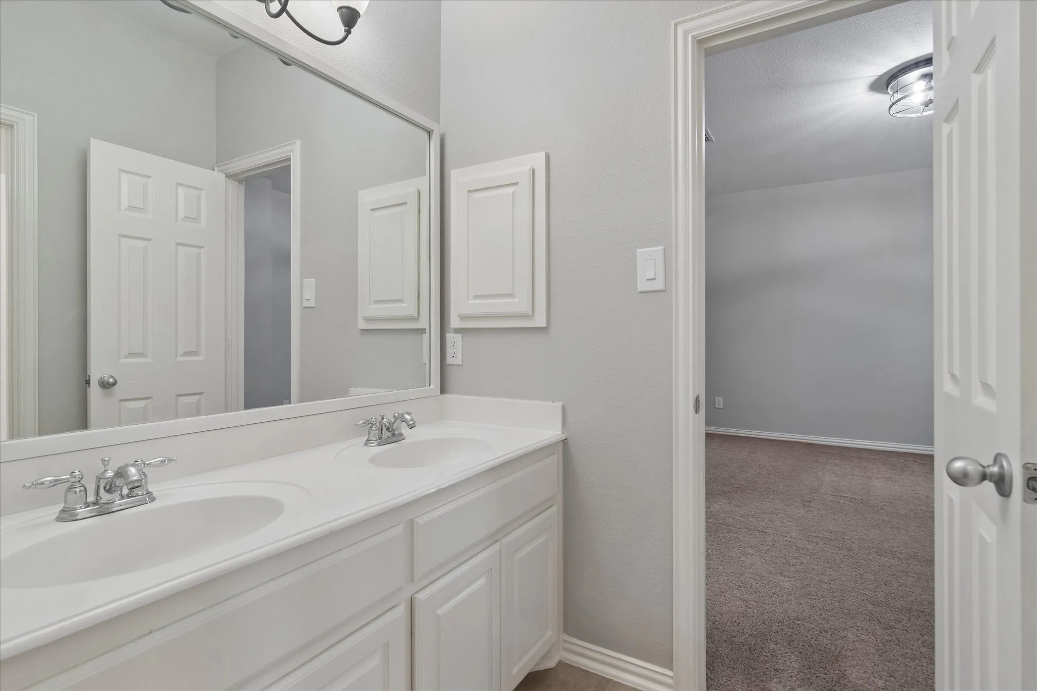 Single Family Residence For Sale in Collin County , 801 Owl Creek Drive, Murphy, Texas 75094, 5 Bedroom, 4 Bathroom, 3 Garage spaces, 4,407 Sqft, built in 2005, mls#21383080, Real Estate Agent in Murphy, Homes For Sale in Collin county, Homes For Sale in Murphy, Realtor in Murphy Texas, Real Estate Brokerage Independent Realty Texas, Luminita Cordes Realtor