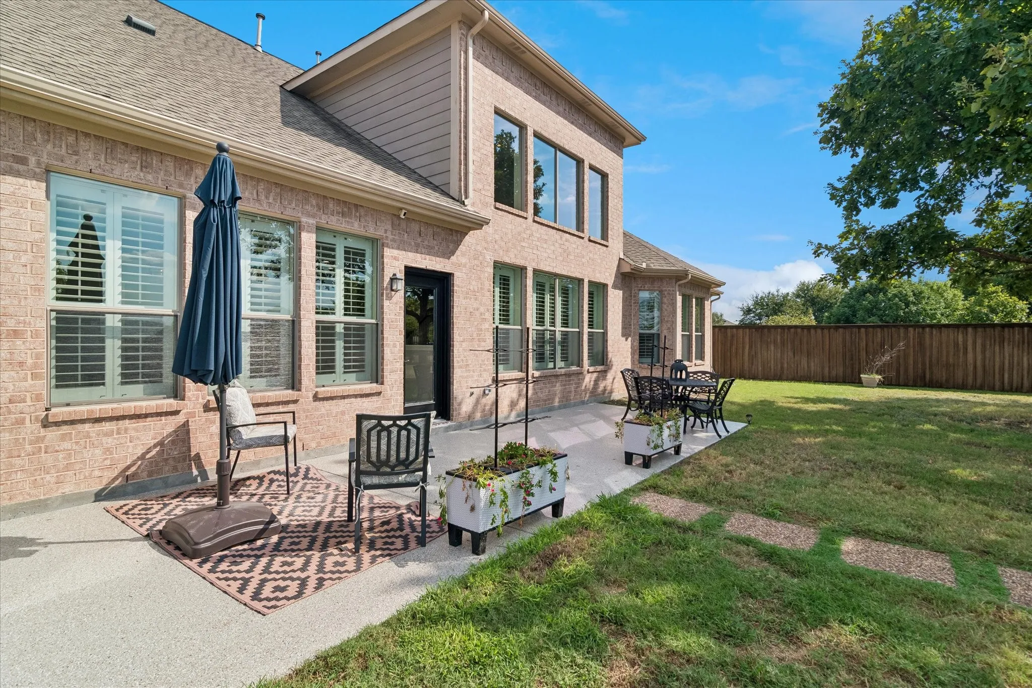 Single Family Residence For Sale in Collin County , 801 Owl Creek Drive, Murphy, Texas 75094, 5 Bedroom, 4 Bathroom, 3 Garage spaces, 4,407 Sqft, built in 2005, mls#21383080, Real Estate Agent in Murphy, Homes For Sale in Collin county, Homes For Sale in Murphy, Realtor in Murphy Texas, Real Estate Brokerage Independent Realty Texas, Luminita Cordes Realtor