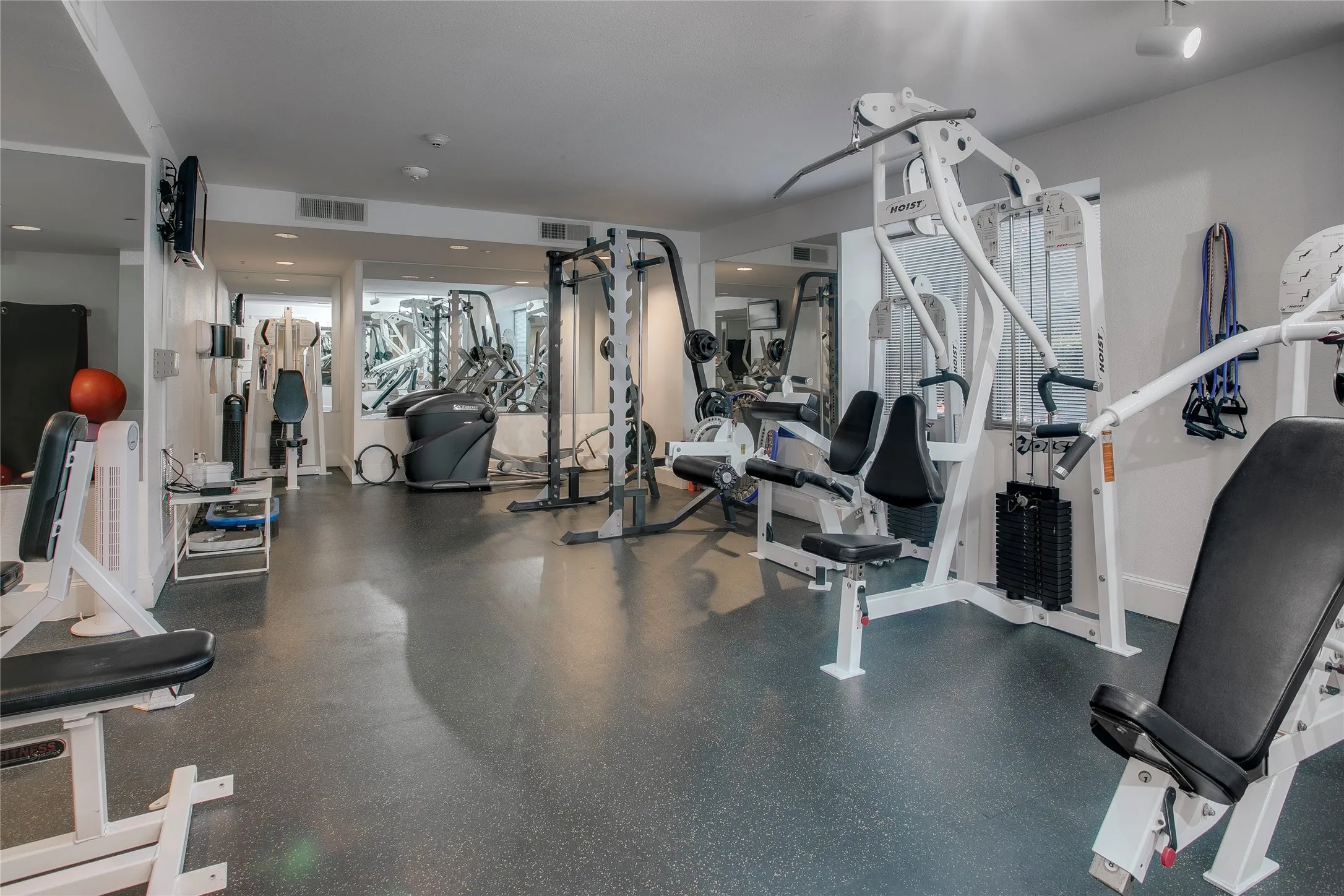 Condominium For Sale in Dallas County , 4242 Lomo Alto Drive N13, Highland Park, Texas 75219, 1 Bedroom, 1 Bathroom, 1 Garage spaces, 1,308 Sqft, built in 1950, mls#21386179, Real Estate Agent in Highland Park, Homes For Sale in Dallas county, Homes For Sale in Highland Park, Realtor in Highland Park Texas, Real Estate Brokerage Independent Realty Texas, Luminita Cordes Realtor