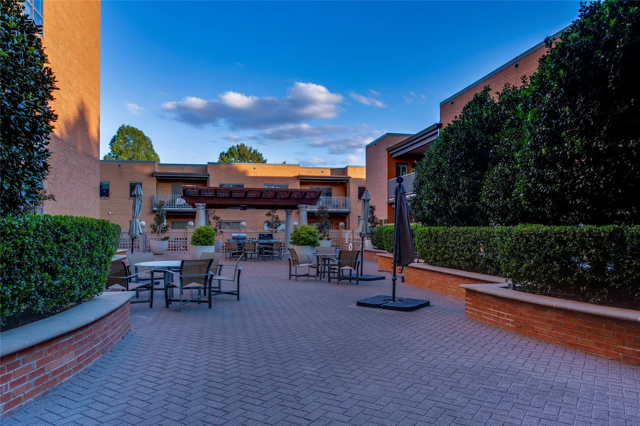 Condominium For Sale in Dallas County , 4242 Lomo Alto Drive N13, Highland Park, Texas 75219, 1 Bedroom, 1 Bathroom, 1 Garage spaces, 1,308 Sqft, built in 1950, mls#21386179, Real Estate Agent in Highland Park, Homes For Sale in Dallas county, Homes For Sale in Highland Park, Realtor in Highland Park Texas, Real Estate Brokerage Independent Realty Texas, Luminita Cordes Realtor