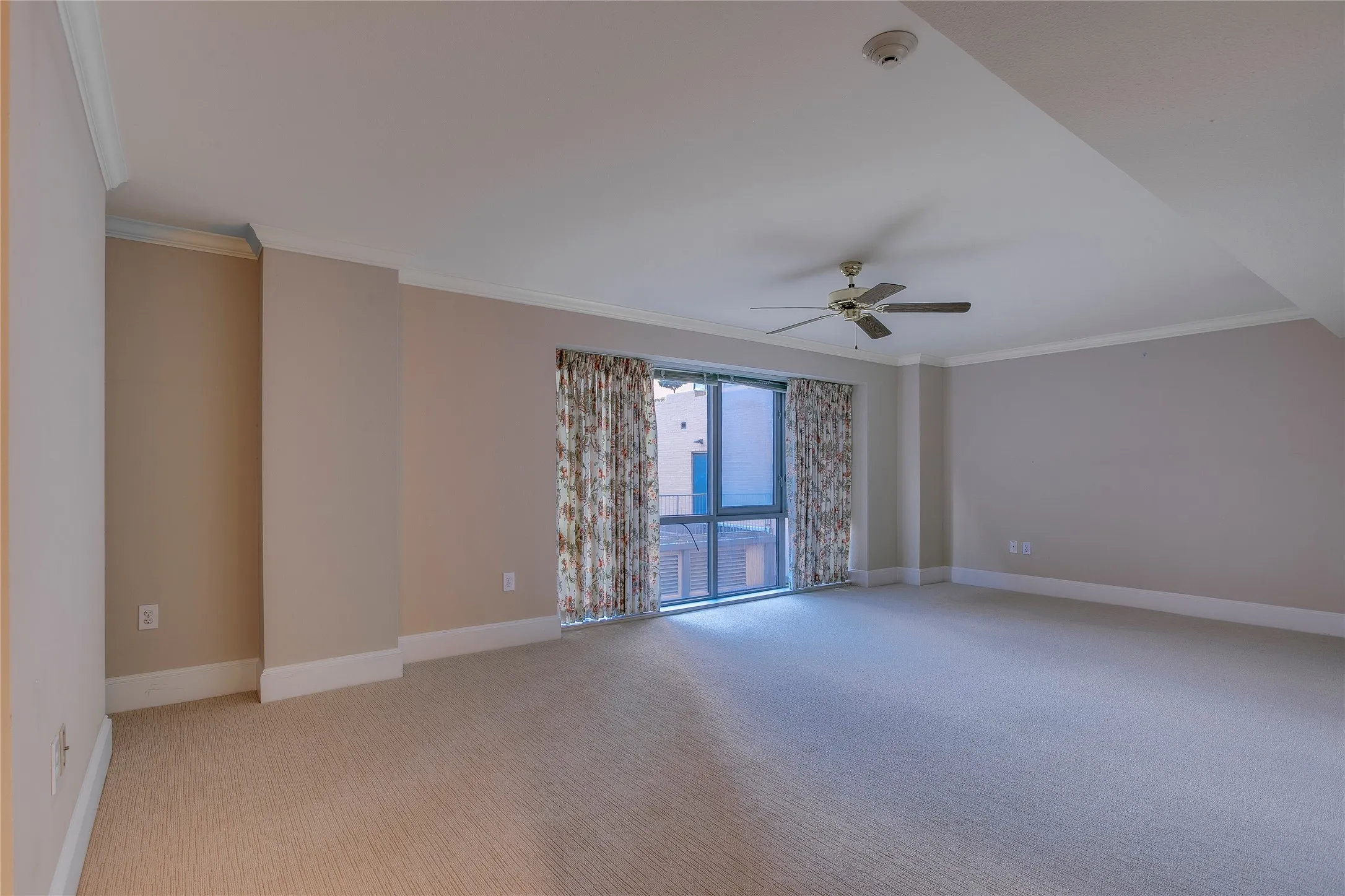 Condominium For Sale in Dallas County , 4242 Lomo Alto Drive N13, Highland Park, Texas 75219, 1 Bedroom, 1 Bathroom, 1 Garage spaces, 1,308 Sqft, built in 1950, mls#21386179, Real Estate Agent in Highland Park, Homes For Sale in Dallas county, Homes For Sale in Highland Park, Realtor in Highland Park Texas, Real Estate Brokerage Independent Realty Texas, Luminita Cordes Realtor