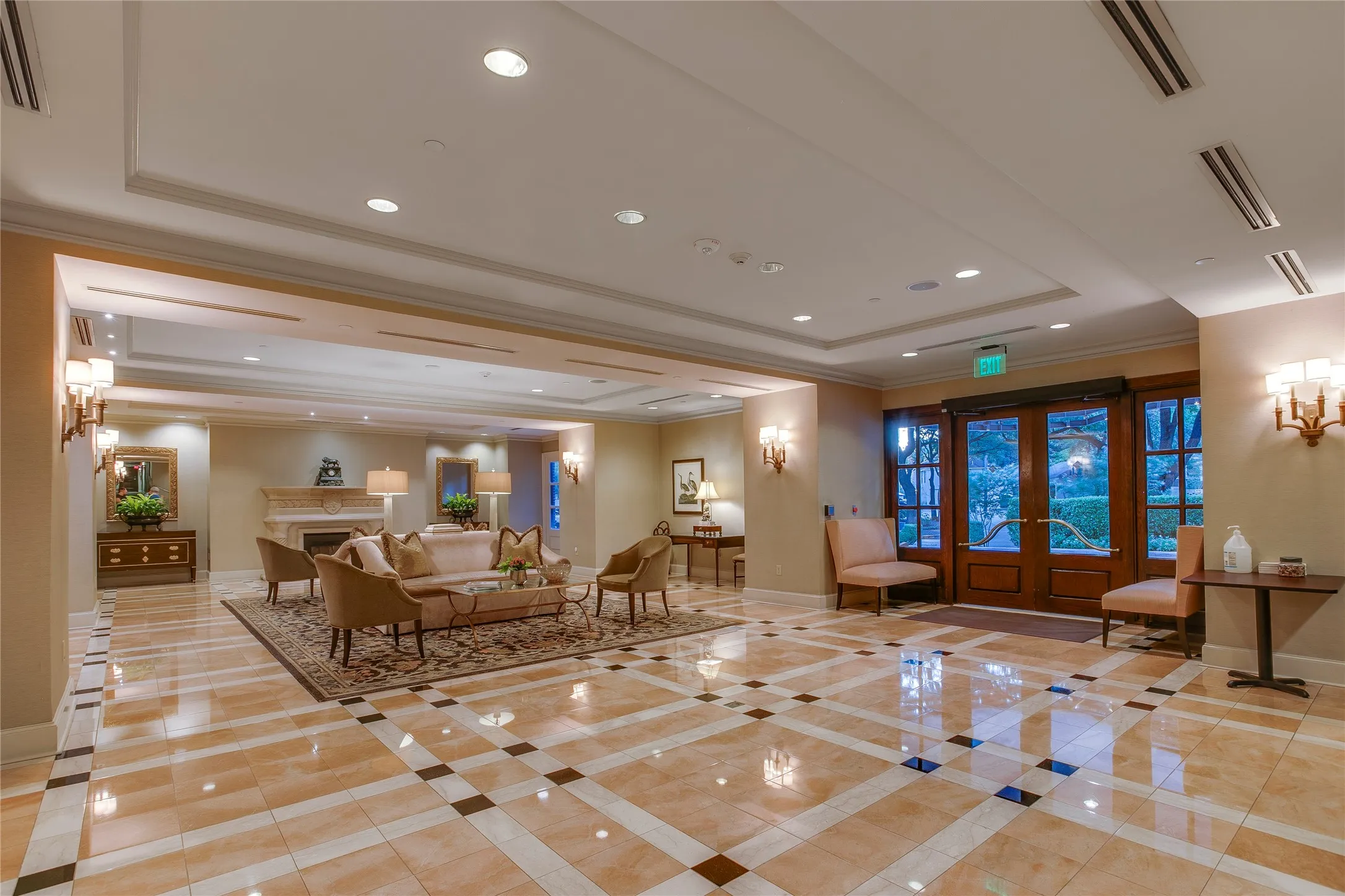 Condominium For Sale in Dallas County , 4242 Lomo Alto Drive N13, Highland Park, Texas 75219, 1 Bedroom, 1 Bathroom, 1 Garage spaces, 1,308 Sqft, built in 1950, mls#21386179, Real Estate Agent in Highland Park, Homes For Sale in Dallas county, Homes For Sale in Highland Park, Realtor in Highland Park Texas, Real Estate Brokerage Independent Realty Texas, Luminita Cordes Realtor