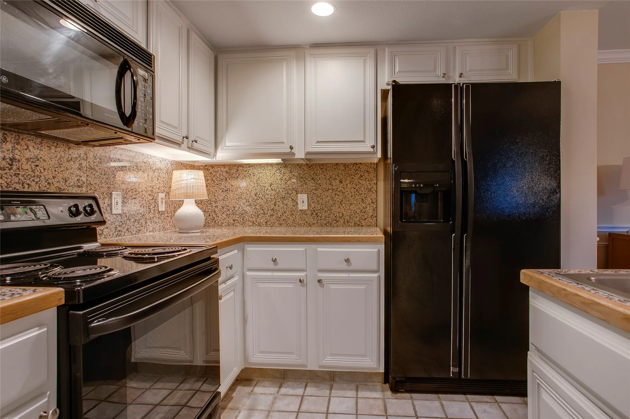 Condominium For Sale in Dallas County , 4242 Lomo Alto Drive N13, Highland Park, Texas 75219, 1 Bedroom, 1 Bathroom, 1 Garage spaces, 1,308 Sqft, built in 1950, mls#21386179, Real Estate Agent in Highland Park, Homes For Sale in Dallas county, Homes For Sale in Highland Park, Realtor in Highland Park Texas, Real Estate Brokerage Independent Realty Texas, Luminita Cordes Realtor