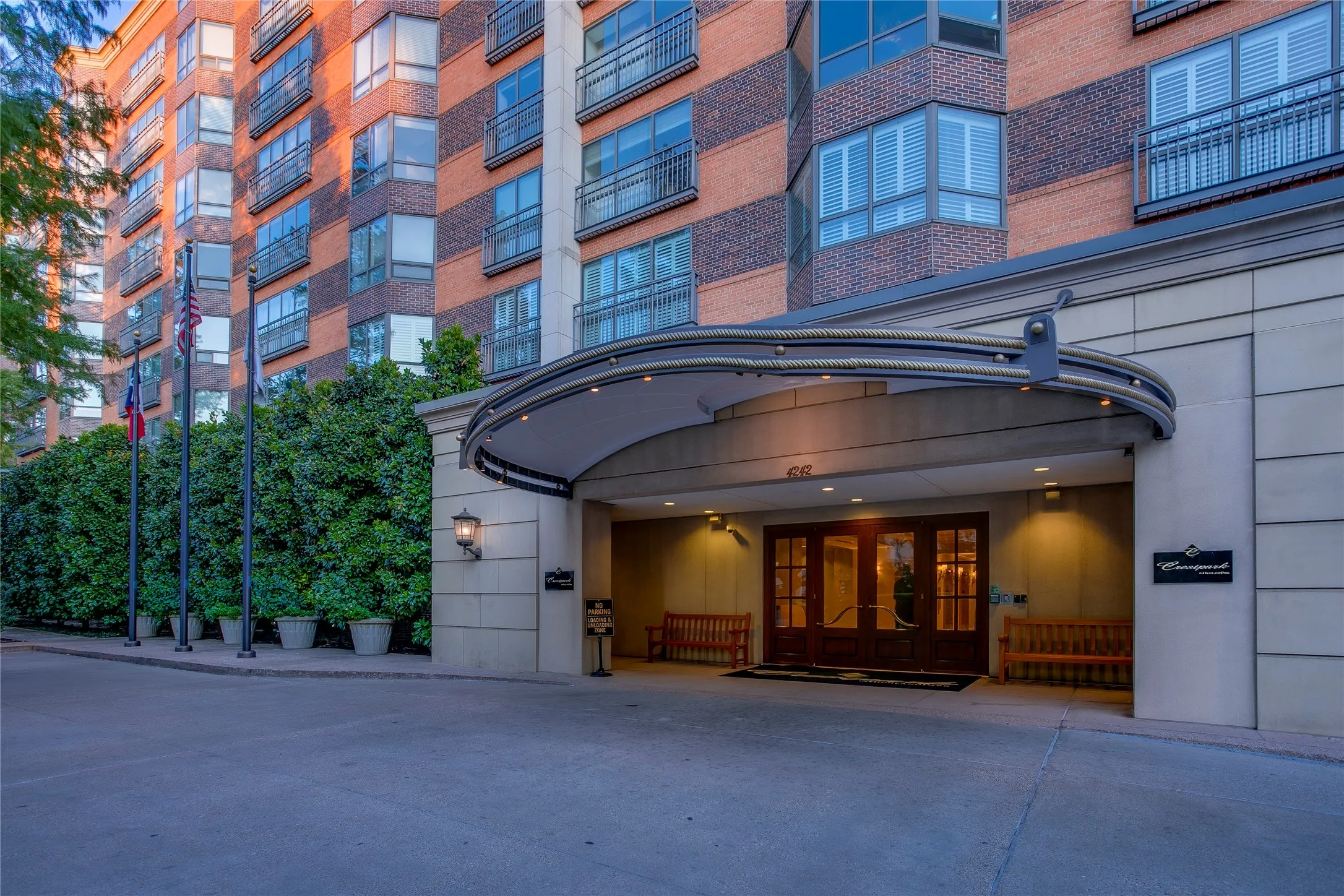 Condominium For Sale in Dallas County , 4242 Lomo Alto Drive N13, Highland Park, Texas 75219, 1 Bedroom, 1 Bathroom, 1 Garage spaces, 1,308 Sqft, built in 1950, mls#21386179, Real Estate Agent in Highland Park, Homes For Sale in Dallas county, Homes For Sale in Highland Park, Realtor in Highland Park Texas, Real Estate Brokerage Independent Realty Texas, Luminita Cordes Realtor