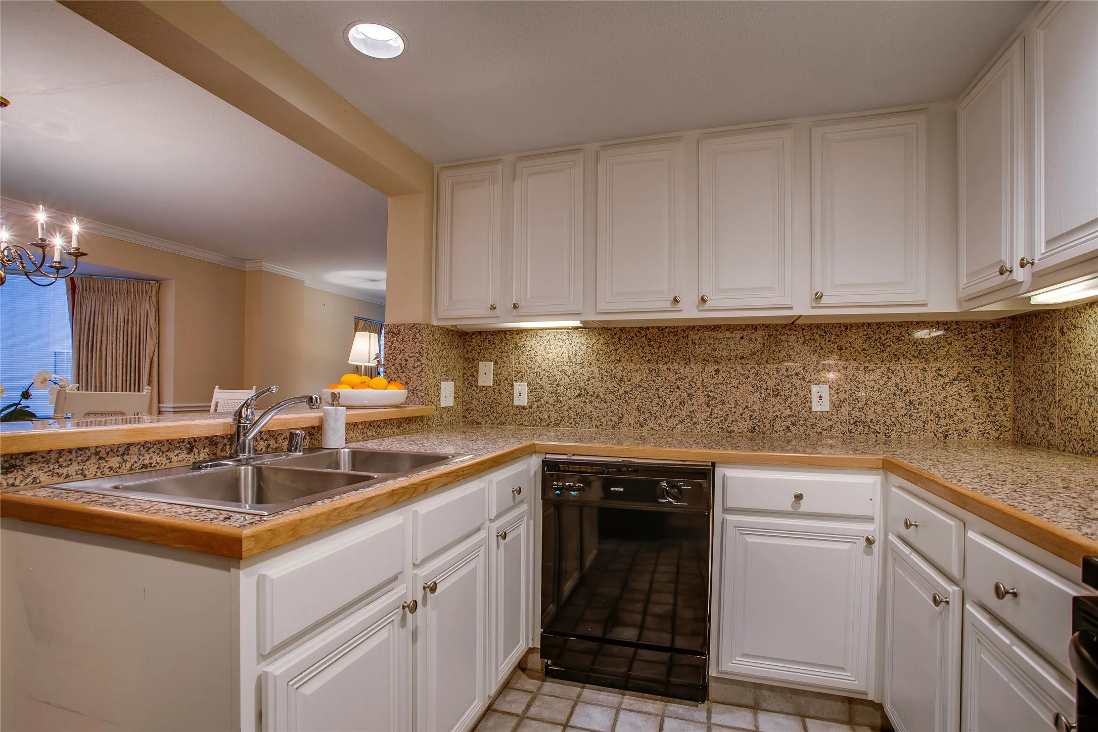 Condominium For Sale in Dallas County , 4242 Lomo Alto Drive N13, Highland Park, Texas 75219, 1 Bedroom, 1 Bathroom, 1 Garage spaces, 1,308 Sqft, built in 1950, mls#21386179, Real Estate Agent in Highland Park, Homes For Sale in Dallas county, Homes For Sale in Highland Park, Realtor in Highland Park Texas, Real Estate Brokerage Independent Realty Texas, Luminita Cordes Realtor