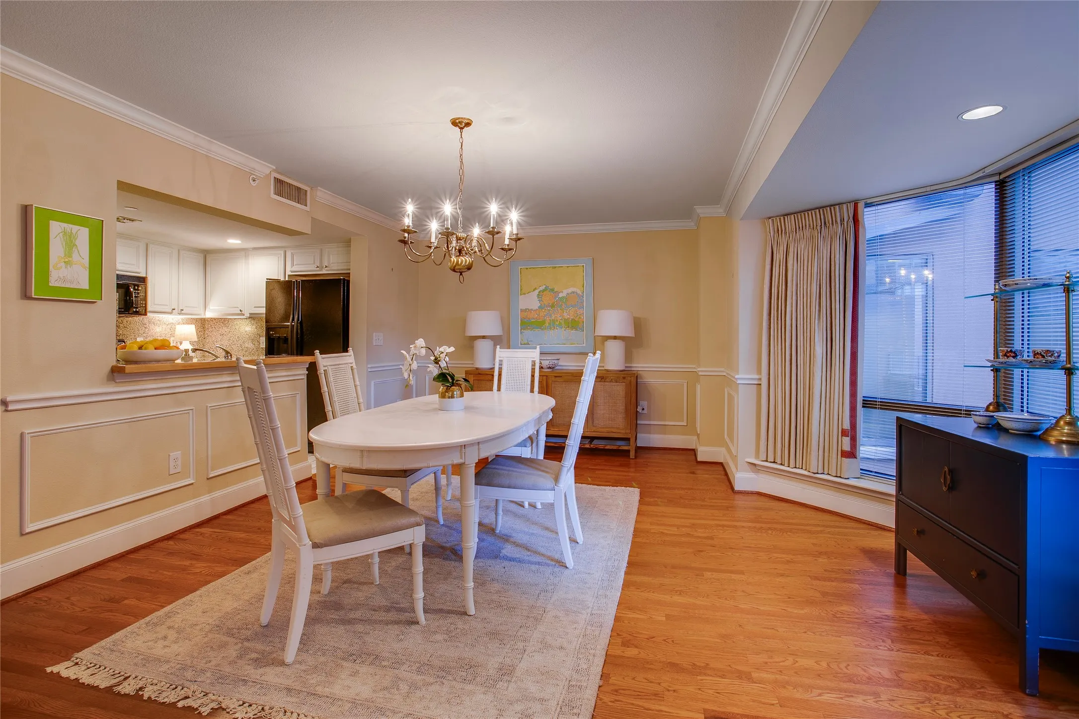 Condominium For Sale in Dallas County , 4242 Lomo Alto Drive N13, Highland Park, Texas 75219, 1 Bedroom, 1 Bathroom, 1 Garage spaces, 1,308 Sqft, built in 1950, mls#21386179, Real Estate Agent in Highland Park, Homes For Sale in Dallas county, Homes For Sale in Highland Park, Realtor in Highland Park Texas, Real Estate Brokerage Independent Realty Texas, Luminita Cordes Realtor
