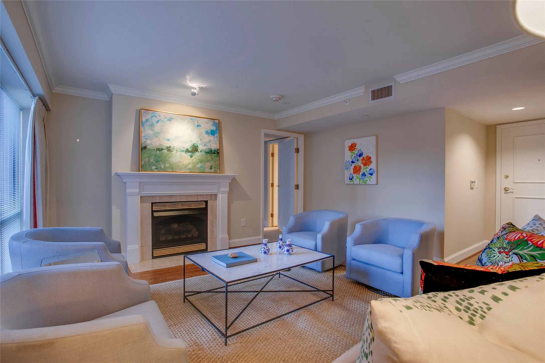 Condominium For Sale in Dallas County , 4242 Lomo Alto Drive N13, Highland Park, Texas 75219, 1 Bedroom, 1 Bathroom, 1 Garage spaces, 1,308 Sqft, built in 1950, mls#21386179, Real Estate Agent in Highland Park, Homes For Sale in Dallas county, Homes For Sale in Highland Park, Realtor in Highland Park Texas, Real Estate Brokerage Independent Realty Texas, Luminita Cordes Realtor