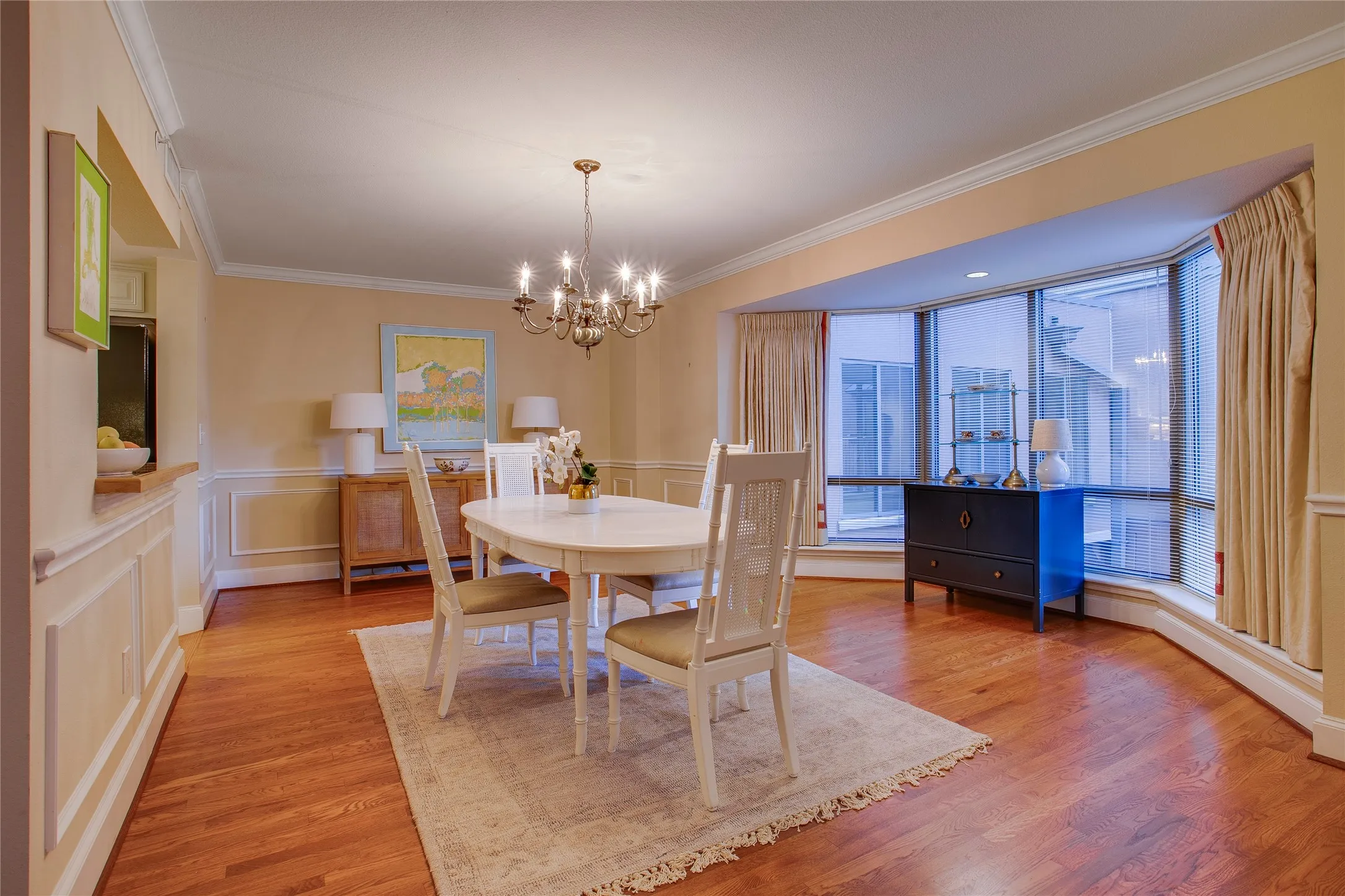 Condominium For Sale in Dallas County , 4242 Lomo Alto Drive N13, Highland Park, Texas 75219, 1 Bedroom, 1 Bathroom, 1 Garage spaces, 1,308 Sqft, built in 1950, mls#21386179, Real Estate Agent in Highland Park, Homes For Sale in Dallas county, Homes For Sale in Highland Park, Realtor in Highland Park Texas, Real Estate Brokerage Independent Realty Texas, Luminita Cordes Realtor
