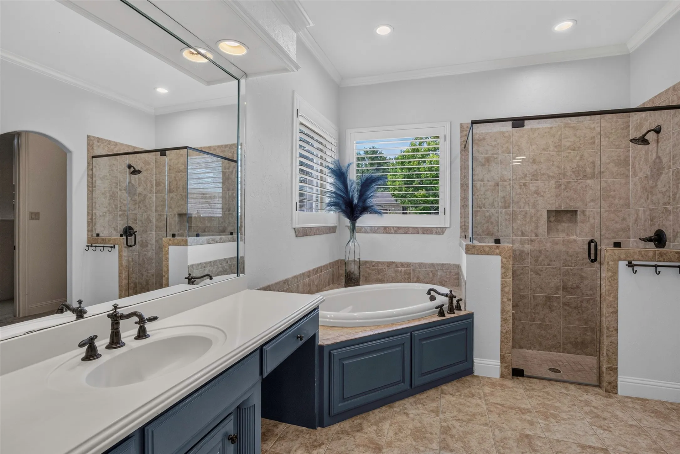 Single Family Residence For Sale in Tarrant County , 2204 Castle View Road, Mansfield, Texas 76063, 4 Bedroom, 5 Bathroom, 3 Garage spaces, 4,231 Sqft, built in 2005, mls#21387670, Real Estate Agent in Mansfield, Homes For Sale in Tarrant county, Homes For Sale in Mansfield, Realtor in Mansfield Texas, Real Estate Brokerage Independent Realty Texas, Luminita Cordes Realtor