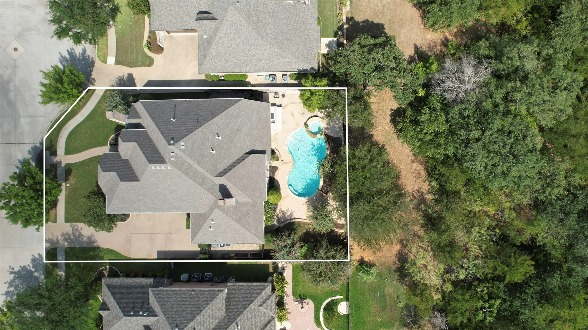 Single Family Residence For Sale in Tarrant County , 2204 Castle View Road, Mansfield, Texas 76063, 4 Bedroom, 5 Bathroom, 3 Garage spaces, 4,231 Sqft, built in 2005, mls#21387670, Real Estate Agent in Mansfield, Homes For Sale in Tarrant county, Homes For Sale in Mansfield, Realtor in Mansfield Texas, Real Estate Brokerage Independent Realty Texas, Luminita Cordes Realtor