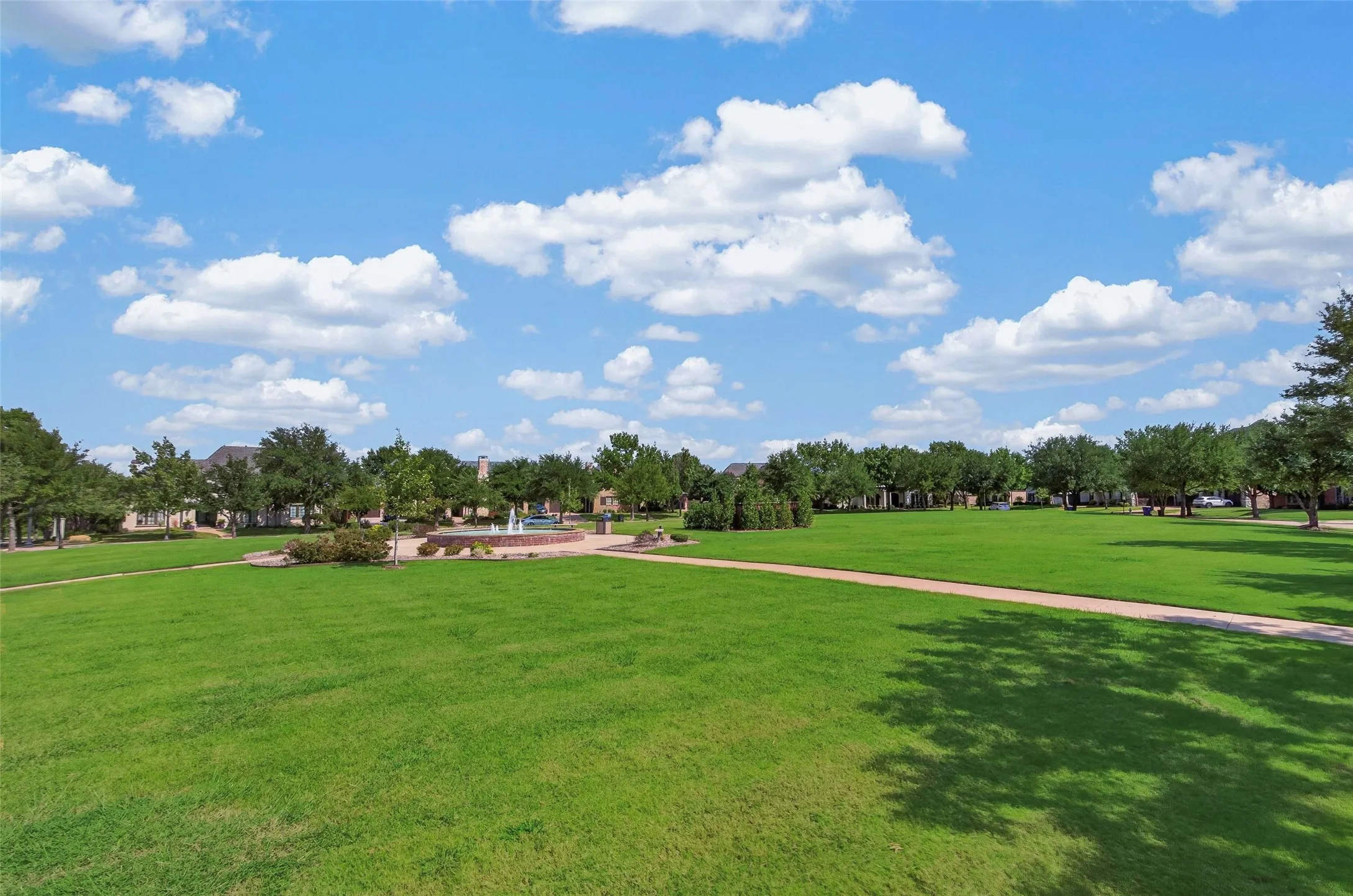 Single Family Residence For Sale in Tarrant County , 2204 Castle View Road, Mansfield, Texas 76063, 4 Bedroom, 5 Bathroom, 3 Garage spaces, 4,231 Sqft, built in 2005, mls#21387670, Real Estate Agent in Mansfield, Homes For Sale in Tarrant county, Homes For Sale in Mansfield, Realtor in Mansfield Texas, Real Estate Brokerage Independent Realty Texas, Luminita Cordes Realtor