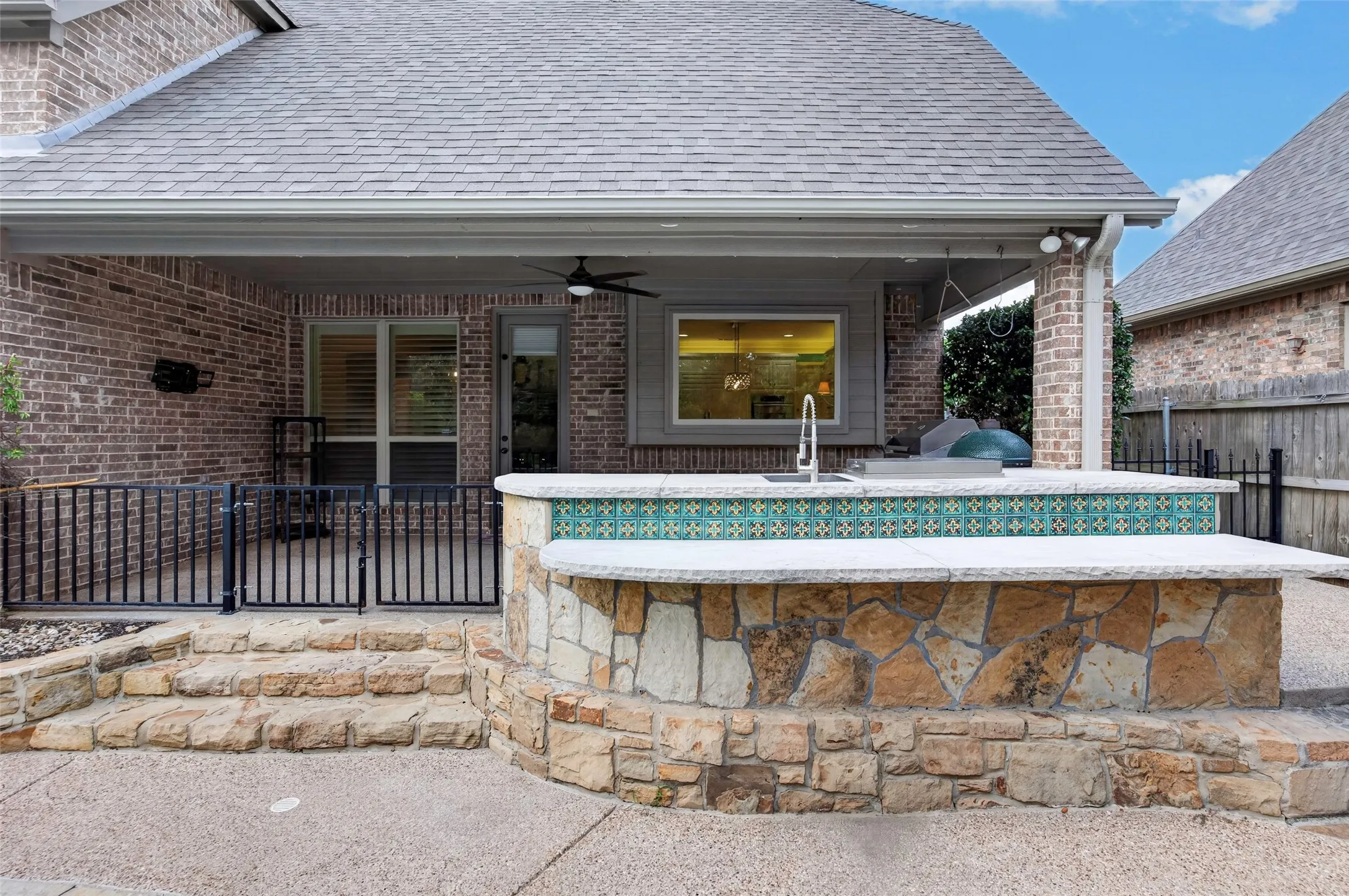 Single Family Residence For Sale in Tarrant County , 2204 Castle View Road, Mansfield, Texas 76063, 4 Bedroom, 5 Bathroom, 3 Garage spaces, 4,231 Sqft, built in 2005, mls#21387670, Real Estate Agent in Mansfield, Homes For Sale in Tarrant county, Homes For Sale in Mansfield, Realtor in Mansfield Texas, Real Estate Brokerage Independent Realty Texas, Luminita Cordes Realtor