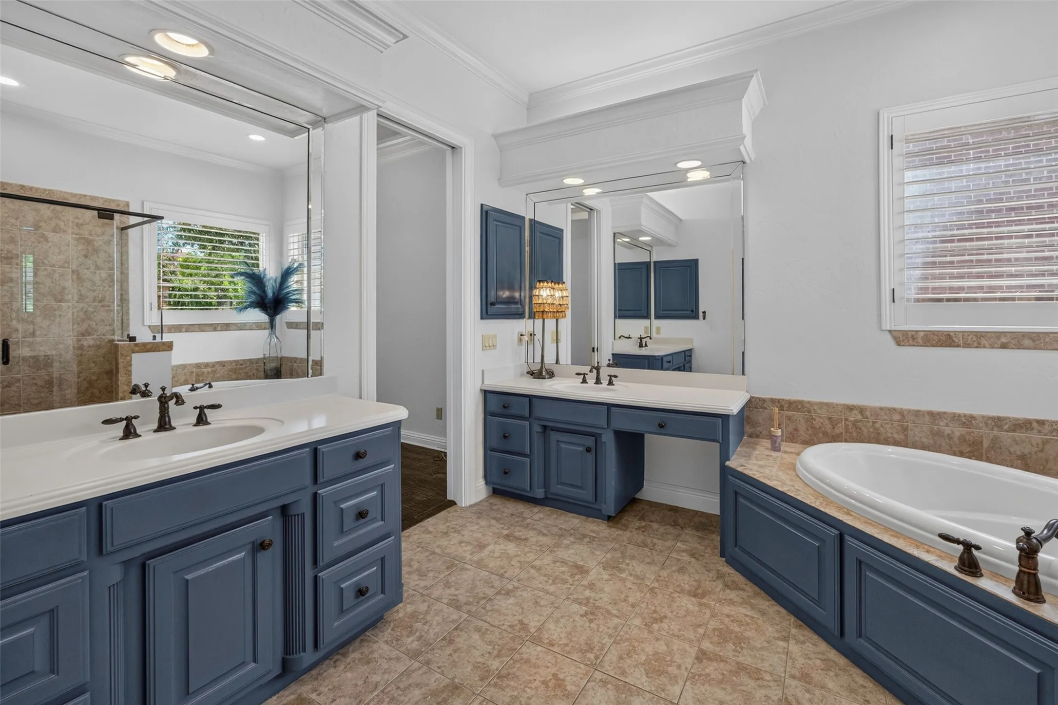 Single Family Residence For Sale in Tarrant County , 2204 Castle View Road, Mansfield, Texas 76063, 4 Bedroom, 5 Bathroom, 3 Garage spaces, 4,231 Sqft, built in 2005, mls#21387670, Real Estate Agent in Mansfield, Homes For Sale in Tarrant county, Homes For Sale in Mansfield, Realtor in Mansfield Texas, Real Estate Brokerage Independent Realty Texas, Luminita Cordes Realtor