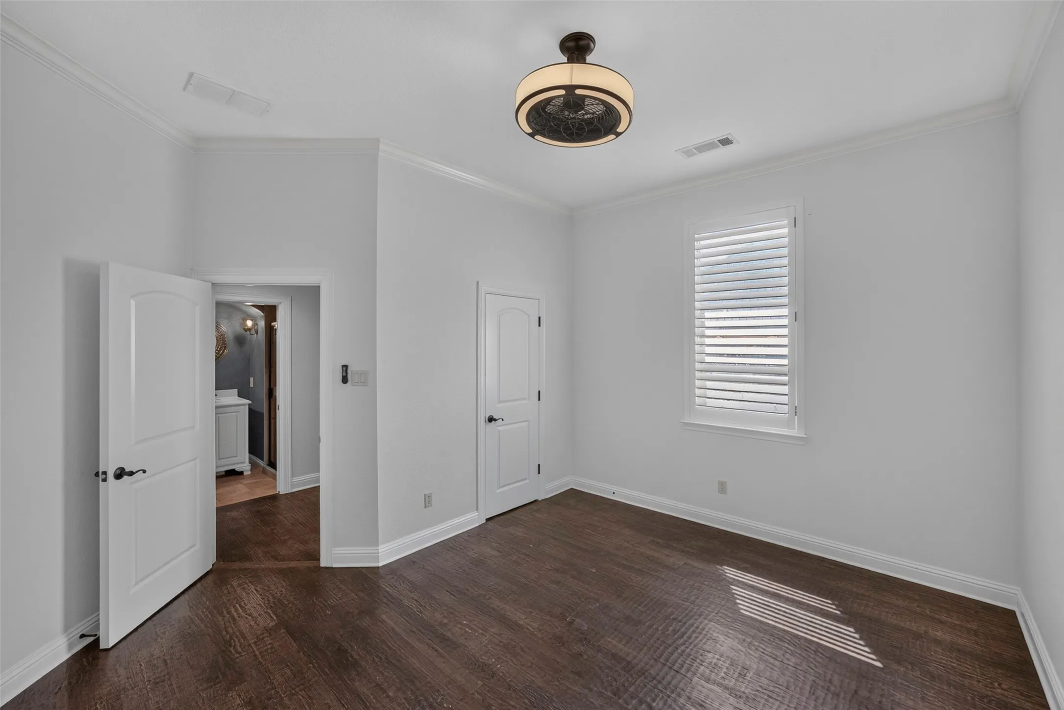Single Family Residence For Sale in Tarrant County , 2204 Castle View Road, Mansfield, Texas 76063, 4 Bedroom, 5 Bathroom, 3 Garage spaces, 4,231 Sqft, built in 2005, mls#21387670, Real Estate Agent in Mansfield, Homes For Sale in Tarrant county, Homes For Sale in Mansfield, Realtor in Mansfield Texas, Real Estate Brokerage Independent Realty Texas, Luminita Cordes Realtor