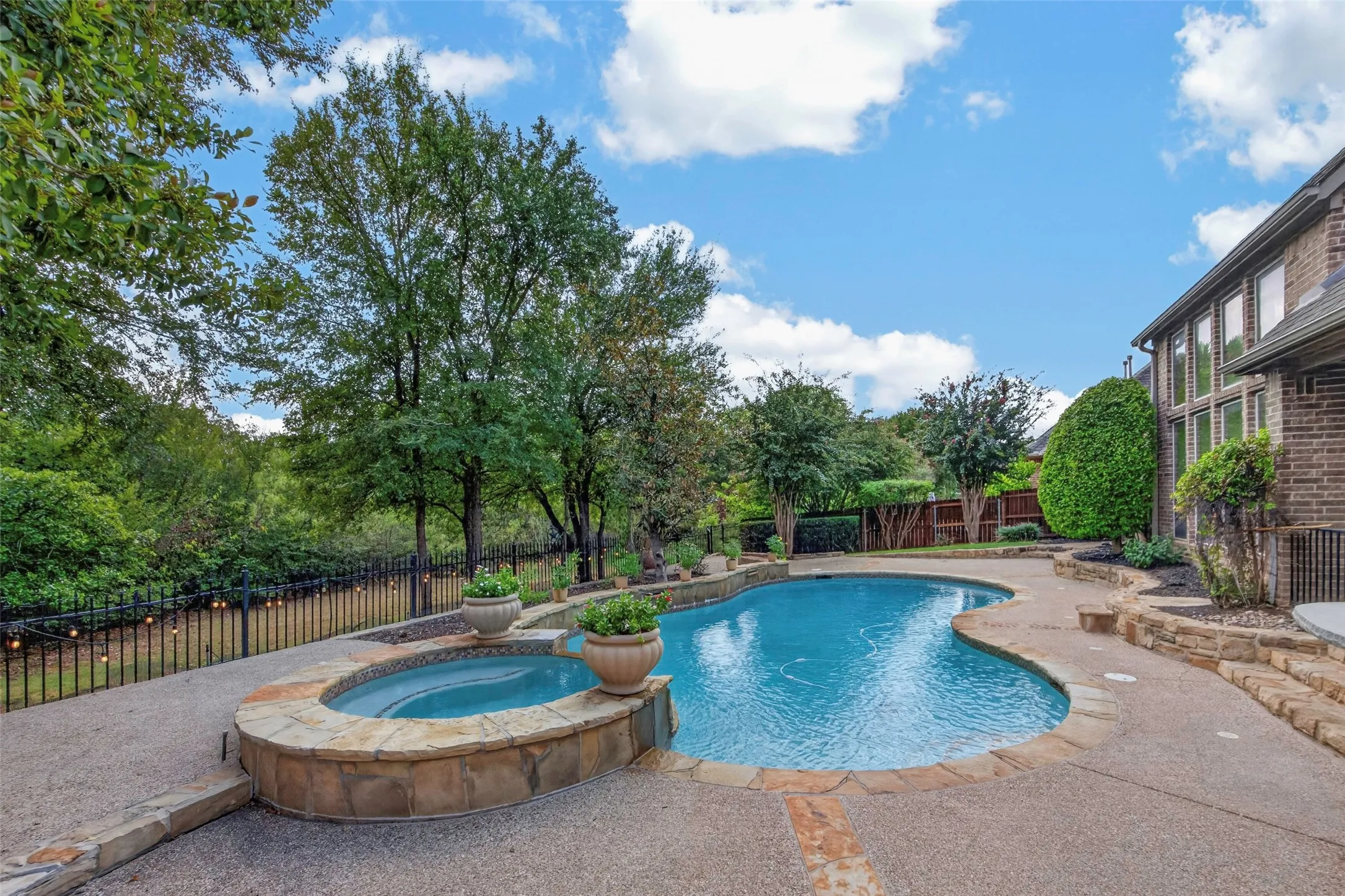 Single Family Residence For Sale in Tarrant County , 2204 Castle View Road, Mansfield, Texas 76063, 4 Bedroom, 5 Bathroom, 3 Garage spaces, 4,231 Sqft, built in 2005, mls#21387670, Real Estate Agent in Mansfield, Homes For Sale in Tarrant county, Homes For Sale in Mansfield, Realtor in Mansfield Texas, Real Estate Brokerage Independent Realty Texas, Luminita Cordes Realtor