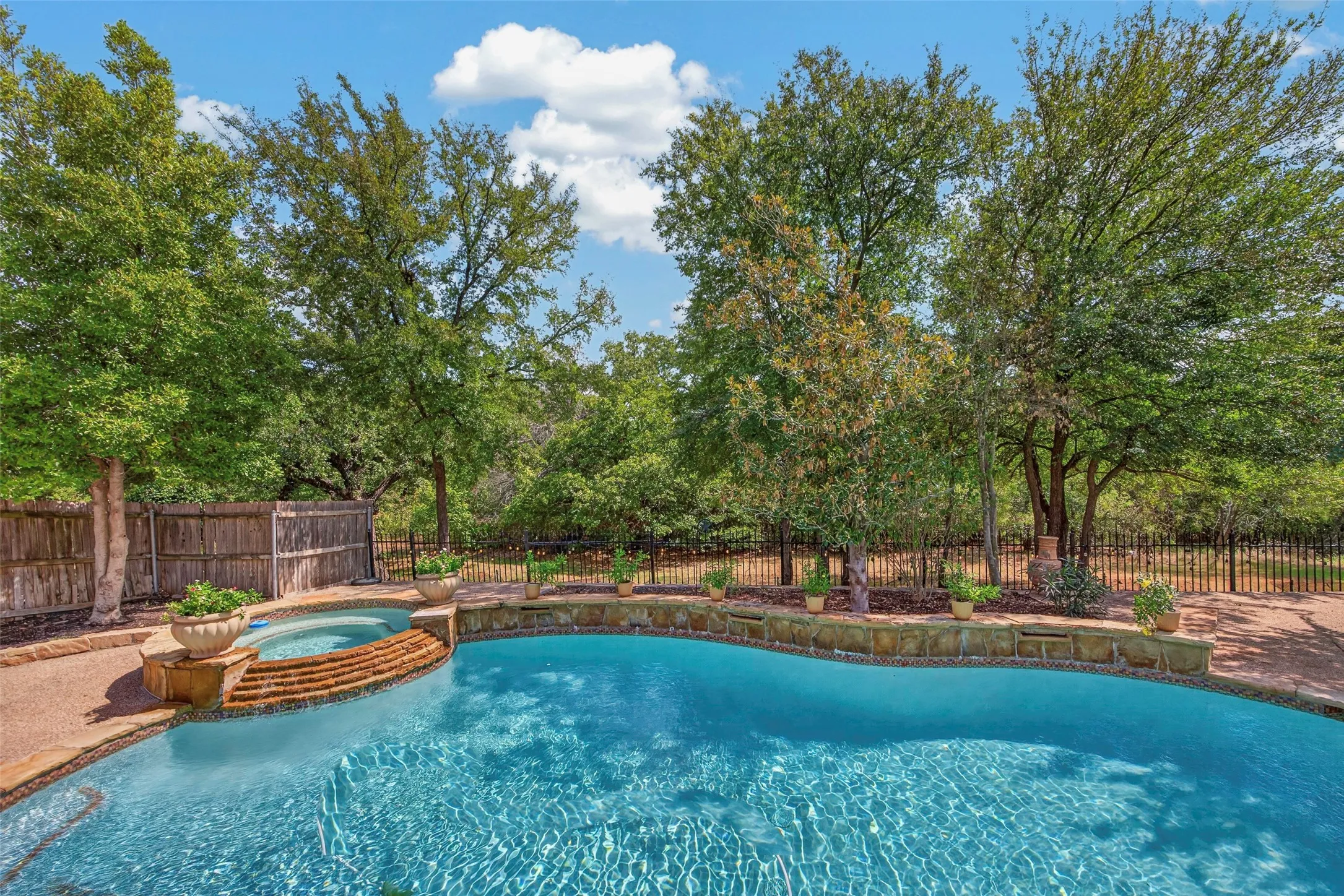 Single Family Residence For Sale in Tarrant County , 2204 Castle View Road, Mansfield, Texas 76063, 4 Bedroom, 5 Bathroom, 3 Garage spaces, 4,231 Sqft, built in 2005, mls#21387670, Real Estate Agent in Mansfield, Homes For Sale in Tarrant county, Homes For Sale in Mansfield, Realtor in Mansfield Texas, Real Estate Brokerage Independent Realty Texas, Luminita Cordes Realtor