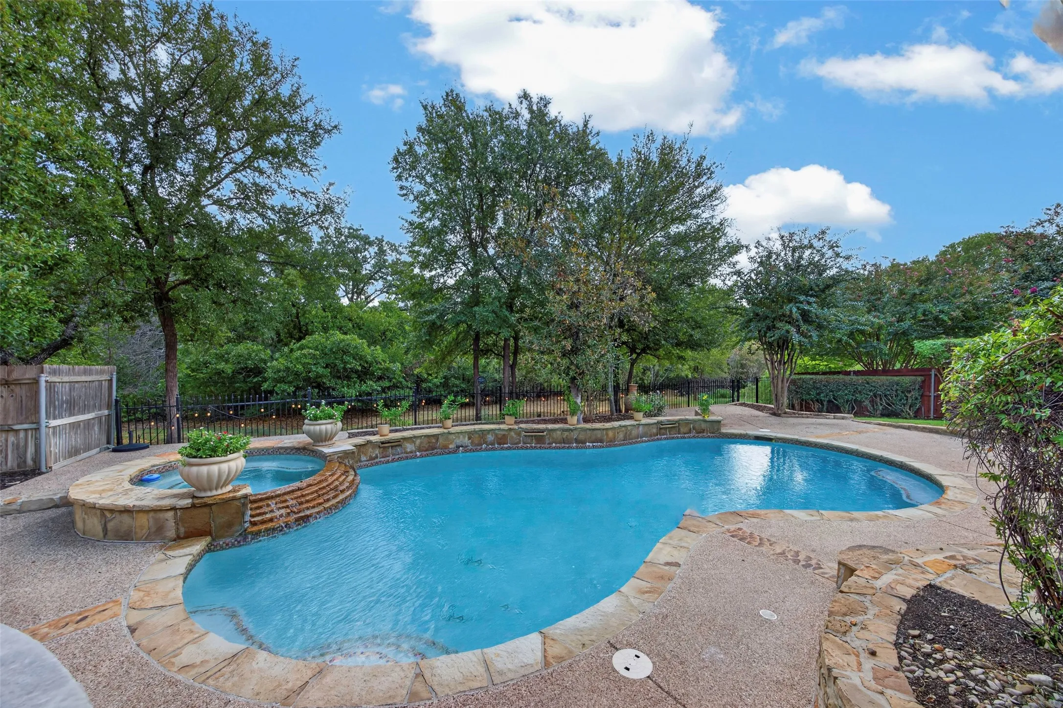 Single Family Residence For Sale in Tarrant County , 2204 Castle View Road, Mansfield, Texas 76063, 4 Bedroom, 5 Bathroom, 3 Garage spaces, 4,231 Sqft, built in 2005, mls#21387670, Real Estate Agent in Mansfield, Homes For Sale in Tarrant county, Homes For Sale in Mansfield, Realtor in Mansfield Texas, Real Estate Brokerage Independent Realty Texas, Luminita Cordes Realtor