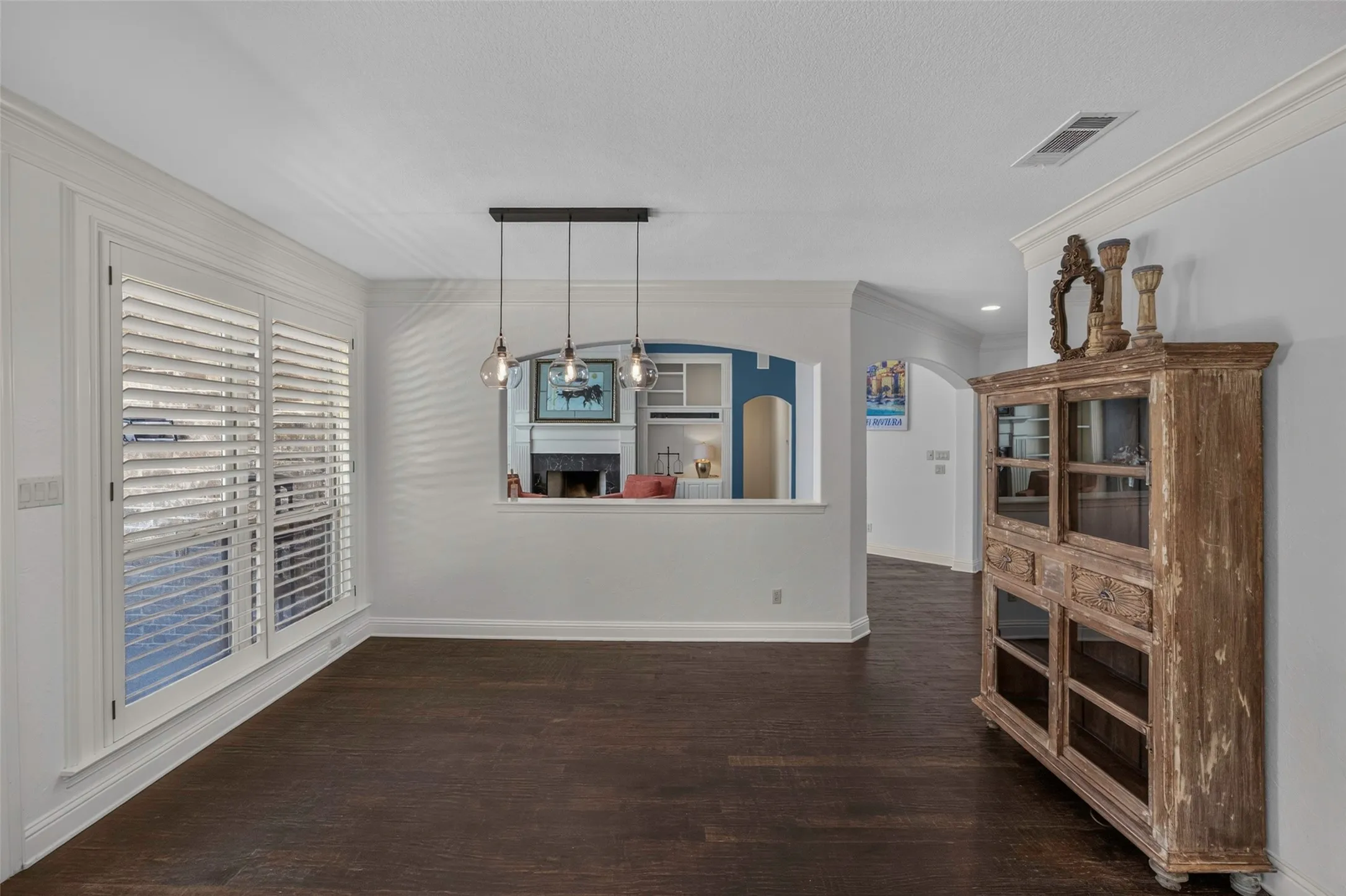 Single Family Residence For Sale in Tarrant County , 2204 Castle View Road, Mansfield, Texas 76063, 4 Bedroom, 5 Bathroom, 3 Garage spaces, 4,231 Sqft, built in 2005, mls#21387670, Real Estate Agent in Mansfield, Homes For Sale in Tarrant county, Homes For Sale in Mansfield, Realtor in Mansfield Texas, Real Estate Brokerage Independent Realty Texas, Luminita Cordes Realtor