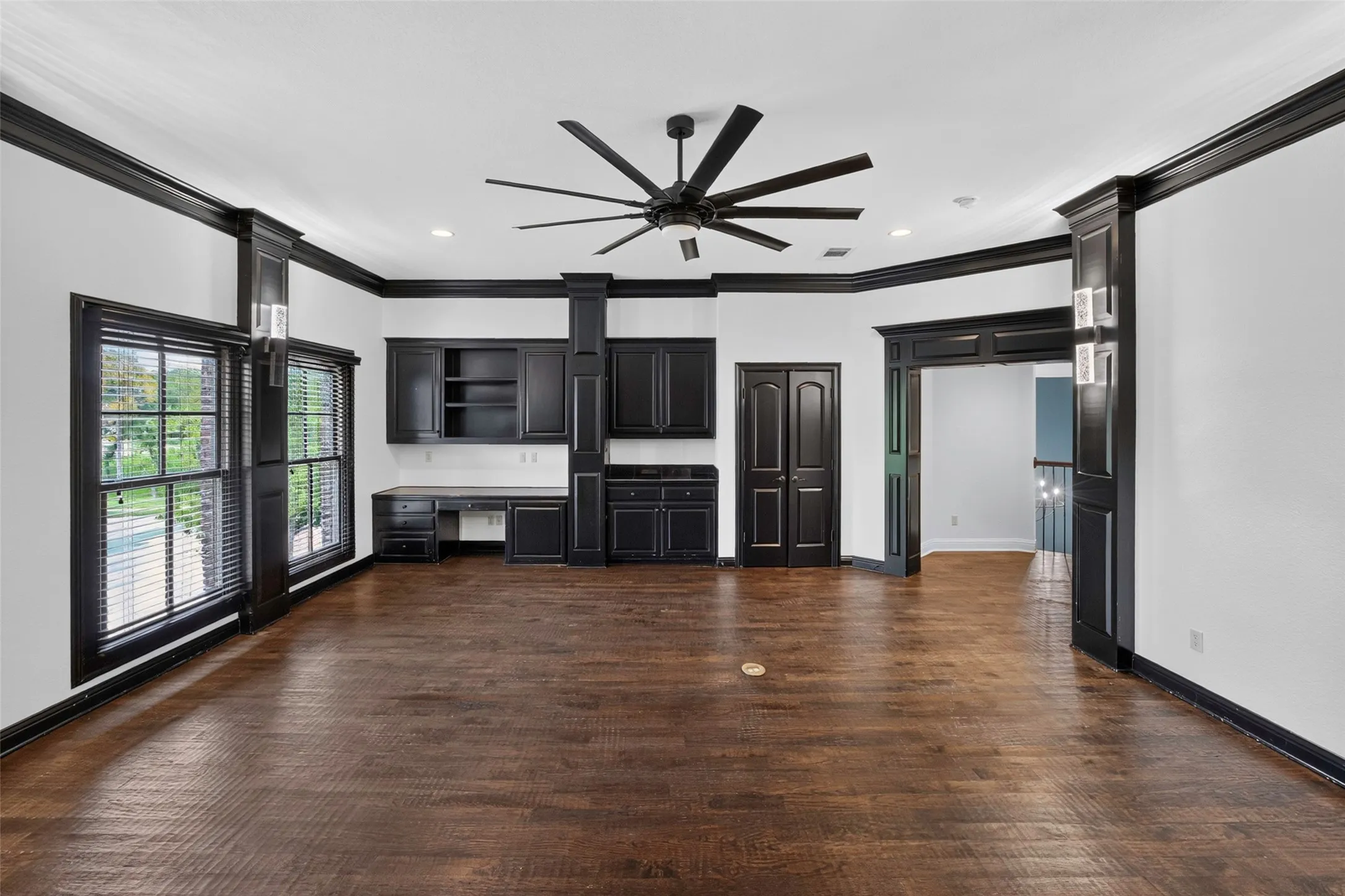 Single Family Residence For Sale in Tarrant County , 2204 Castle View Road, Mansfield, Texas 76063, 4 Bedroom, 5 Bathroom, 3 Garage spaces, 4,231 Sqft, built in 2005, mls#21387670, Real Estate Agent in Mansfield, Homes For Sale in Tarrant county, Homes For Sale in Mansfield, Realtor in Mansfield Texas, Real Estate Brokerage Independent Realty Texas, Luminita Cordes Realtor