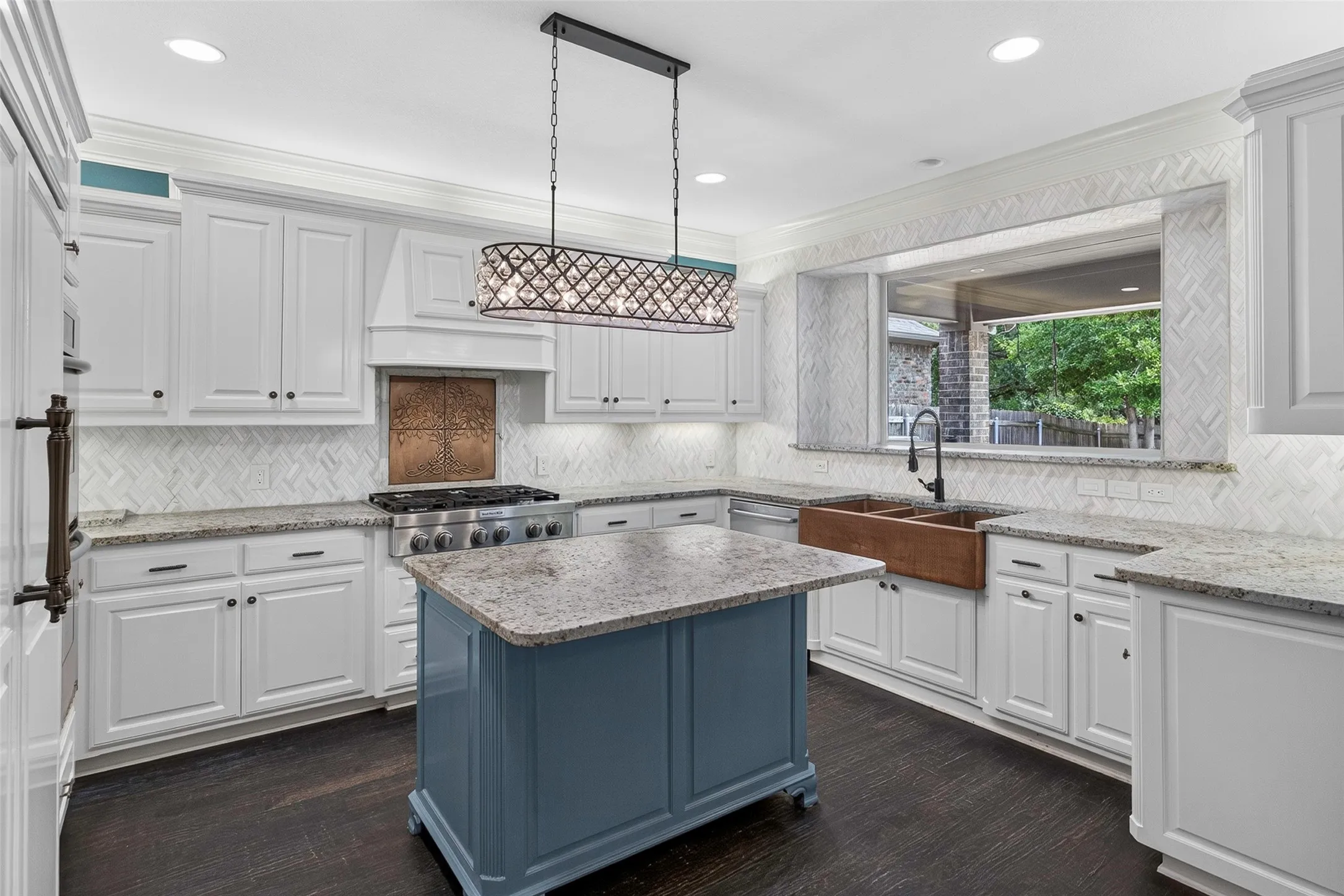 Single Family Residence For Sale in Tarrant County , 2204 Castle View Road, Mansfield, Texas 76063, 4 Bedroom, 5 Bathroom, 3 Garage spaces, 4,231 Sqft, built in 2005, mls#21387670, Real Estate Agent in Mansfield, Homes For Sale in Tarrant county, Homes For Sale in Mansfield, Realtor in Mansfield Texas, Real Estate Brokerage Independent Realty Texas, Luminita Cordes Realtor