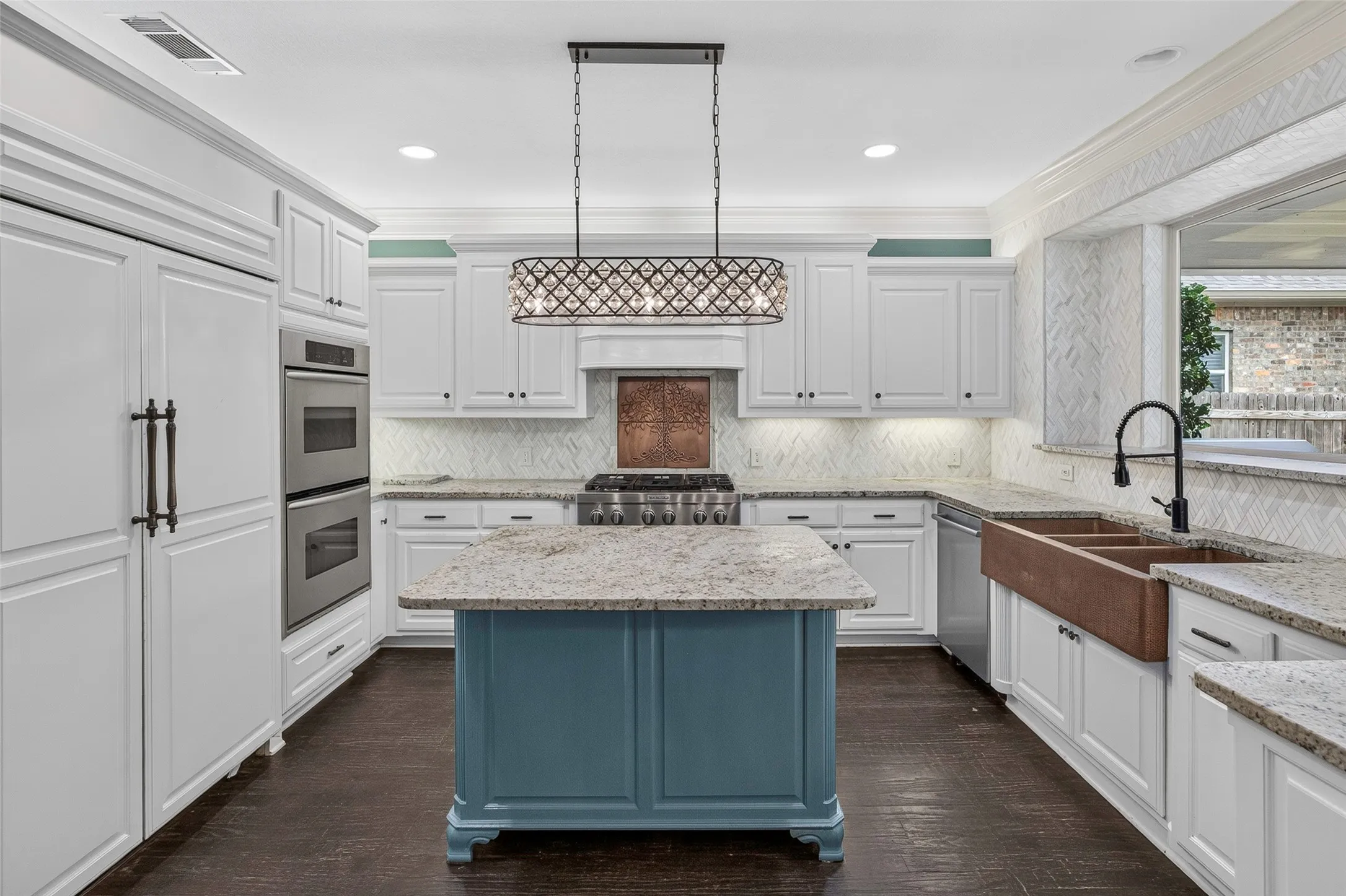 Single Family Residence For Sale in Tarrant County , 2204 Castle View Road, Mansfield, Texas 76063, 4 Bedroom, 5 Bathroom, 3 Garage spaces, 4,231 Sqft, built in 2005, mls#21387670, Real Estate Agent in Mansfield, Homes For Sale in Tarrant county, Homes For Sale in Mansfield, Realtor in Mansfield Texas, Real Estate Brokerage Independent Realty Texas, Luminita Cordes Realtor