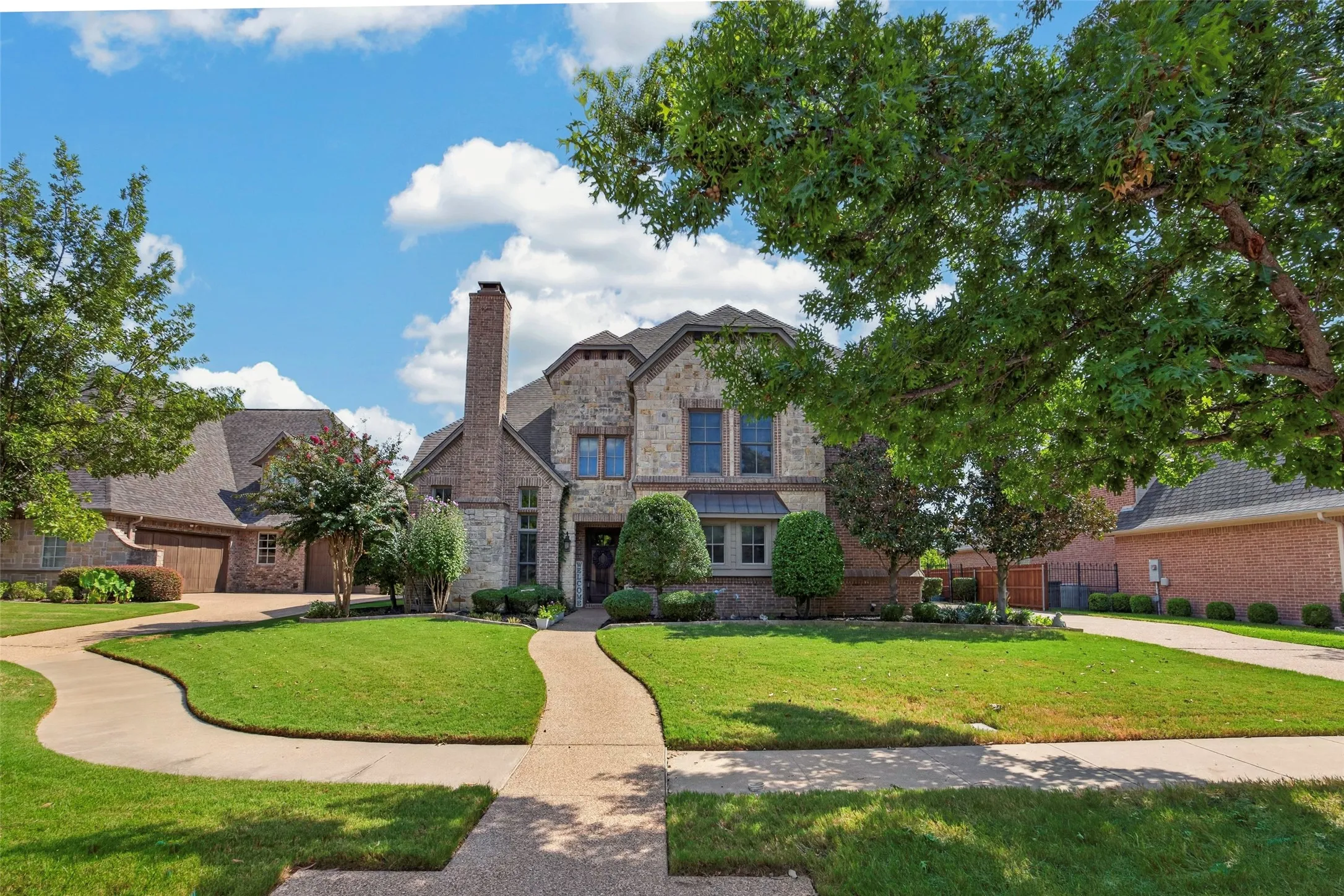 Single Family Residence For Sale in Tarrant County , 2204 Castle View Road, Mansfield, Texas 76063, 4 Bedroom, 5 Bathroom, 3 Garage spaces, 4,231 Sqft, built in 2005, mls#21387670, Real Estate Agent in Mansfield, Homes For Sale in Tarrant county, Homes For Sale in Mansfield, Realtor in Mansfield Texas, Real Estate Brokerage Independent Realty Texas, Luminita Cordes Realtor
