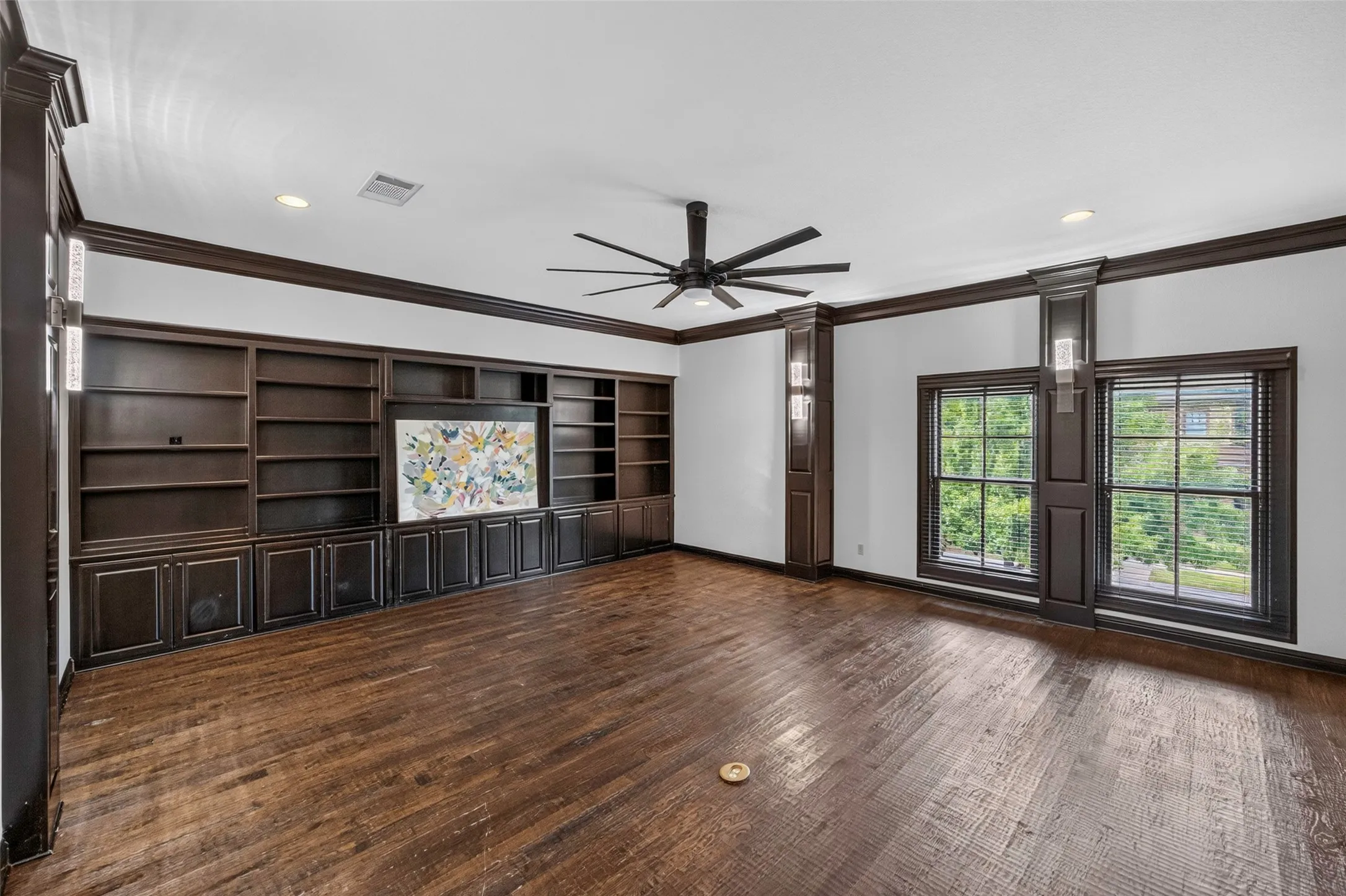 Single Family Residence For Sale in Tarrant County , 2204 Castle View Road, Mansfield, Texas 76063, 4 Bedroom, 5 Bathroom, 3 Garage spaces, 4,231 Sqft, built in 2005, mls#21387670, Real Estate Agent in Mansfield, Homes For Sale in Tarrant county, Homes For Sale in Mansfield, Realtor in Mansfield Texas, Real Estate Brokerage Independent Realty Texas, Luminita Cordes Realtor