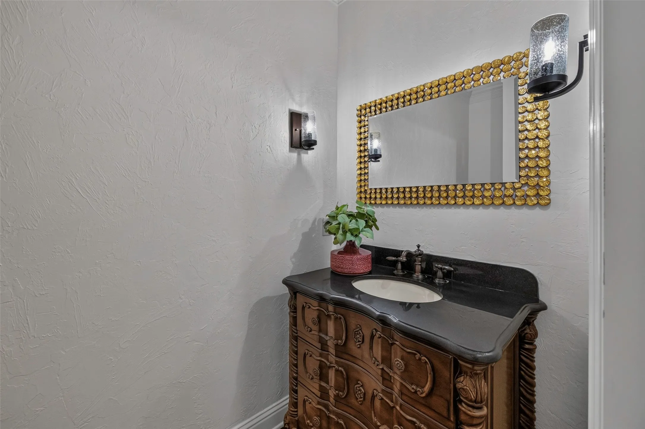 Single Family Residence For Sale in Tarrant County , 2204 Castle View Road, Mansfield, Texas 76063, 4 Bedroom, 5 Bathroom, 3 Garage spaces, 4,231 Sqft, built in 2005, mls#21387670, Real Estate Agent in Mansfield, Homes For Sale in Tarrant county, Homes For Sale in Mansfield, Realtor in Mansfield Texas, Real Estate Brokerage Independent Realty Texas, Luminita Cordes Realtor
