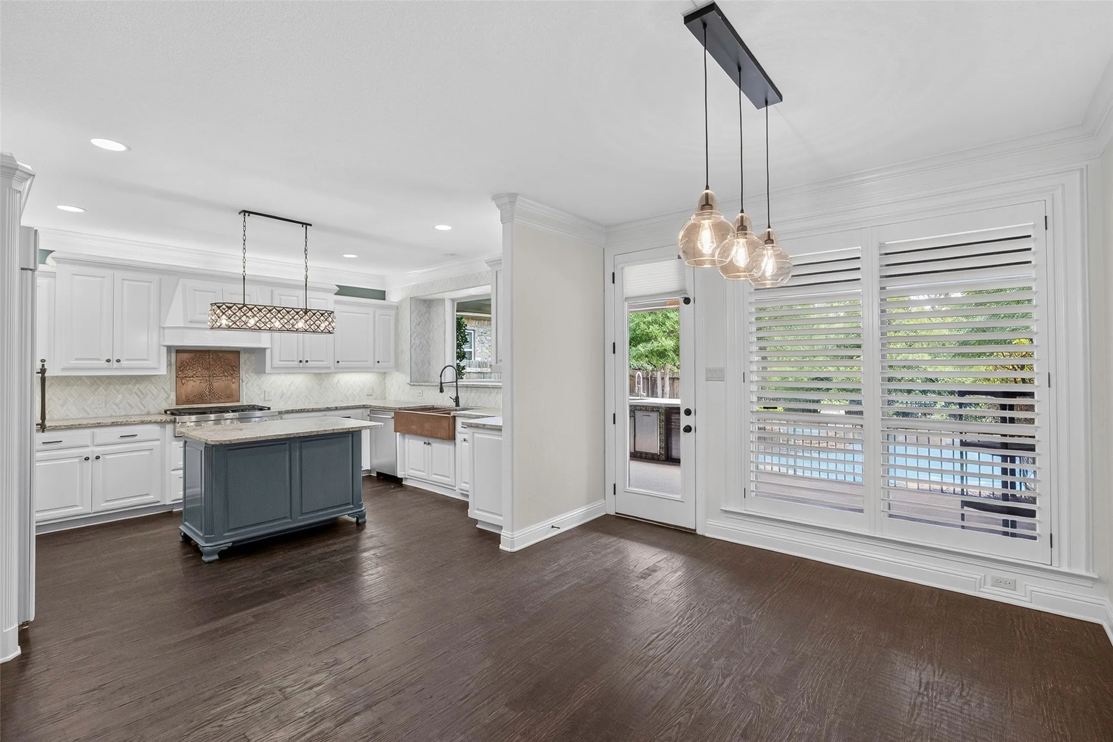 Single Family Residence For Sale in Tarrant County , 2204 Castle View Road, Mansfield, Texas 76063, 4 Bedroom, 5 Bathroom, 3 Garage spaces, 4,231 Sqft, built in 2005, mls#21387670, Real Estate Agent in Mansfield, Homes For Sale in Tarrant county, Homes For Sale in Mansfield, Realtor in Mansfield Texas, Real Estate Brokerage Independent Realty Texas, Luminita Cordes Realtor