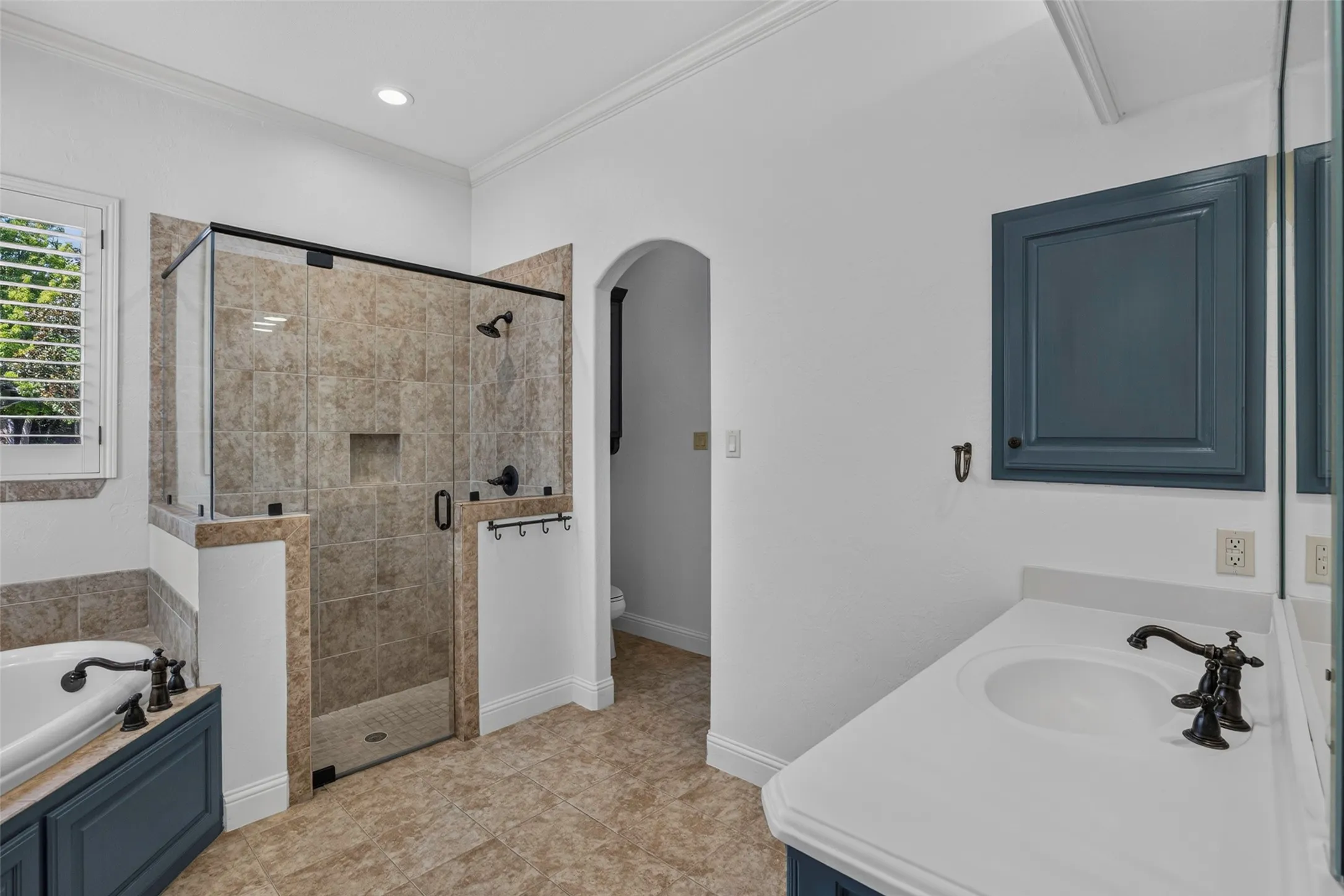 Single Family Residence For Sale in Tarrant County , 2204 Castle View Road, Mansfield, Texas 76063, 4 Bedroom, 5 Bathroom, 3 Garage spaces, 4,231 Sqft, built in 2005, mls#21387670, Real Estate Agent in Mansfield, Homes For Sale in Tarrant county, Homes For Sale in Mansfield, Realtor in Mansfield Texas, Real Estate Brokerage Independent Realty Texas, Luminita Cordes Realtor