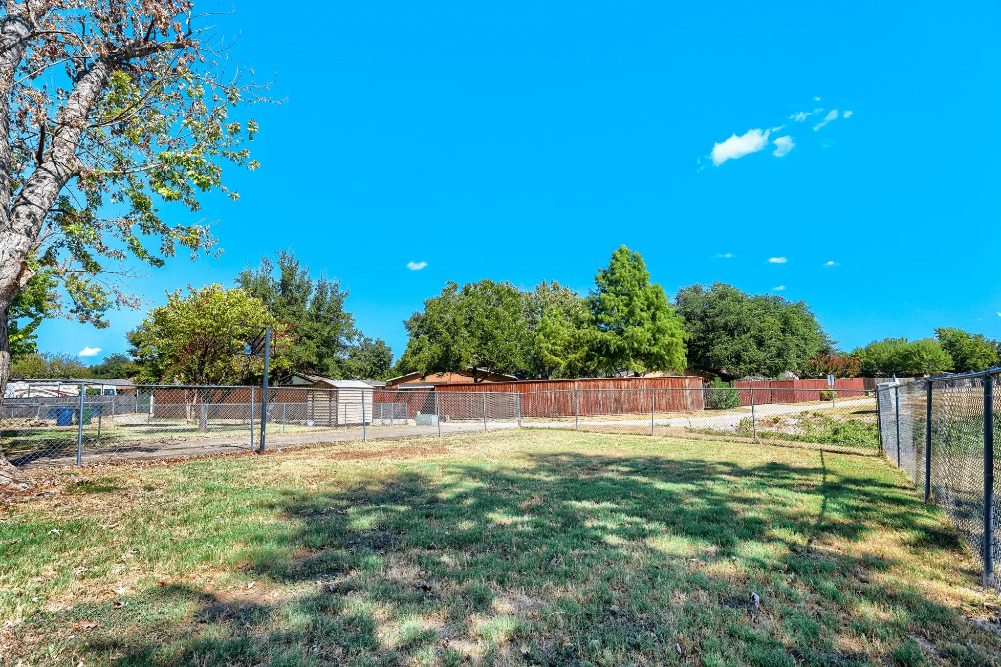 Single Family Residence For Sale in Dallas County , 2508 Norway Drive, Garland, Texas 75040, 3 Bedroom, 2 Bathroom, 1 Garage spaces, 1,423 Sqft, built in 1977, mls#21369615, Real Estate Agent in Garland, Homes For Sale in Dallas county, Homes For Sale in Garland, Realtor in Garland Texas, Real Estate Brokerage Independent Realty Texas, Luminita Cordes Realtor