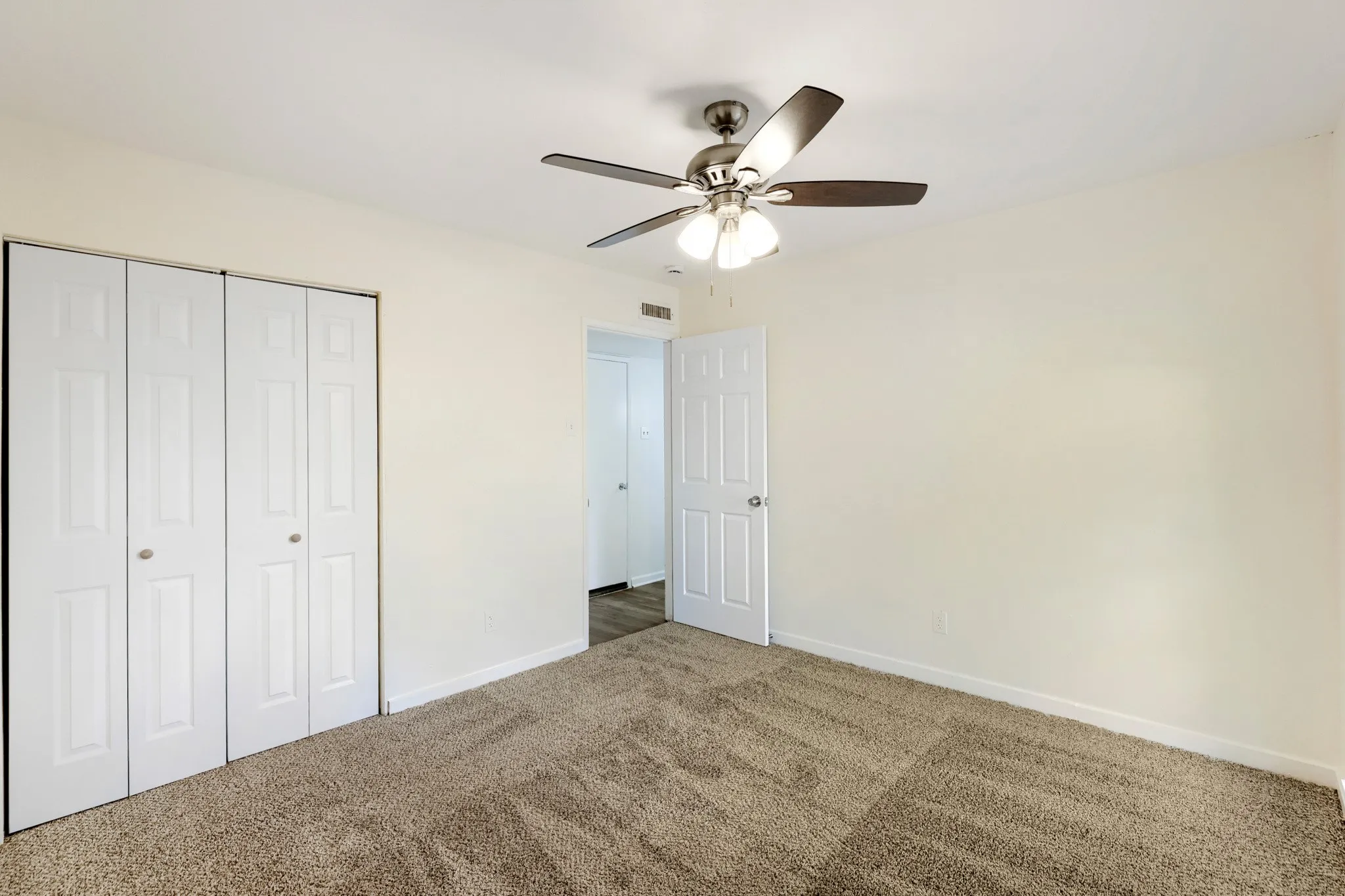 Single Family Residence For Sale in Dallas County , 2508 Norway Drive, Garland, Texas 75040, 3 Bedroom, 2 Bathroom, 1 Garage spaces, 1,423 Sqft, built in 1977, mls#21369615, Real Estate Agent in Garland, Homes For Sale in Dallas county, Homes For Sale in Garland, Realtor in Garland Texas, Real Estate Brokerage Independent Realty Texas, Luminita Cordes Realtor