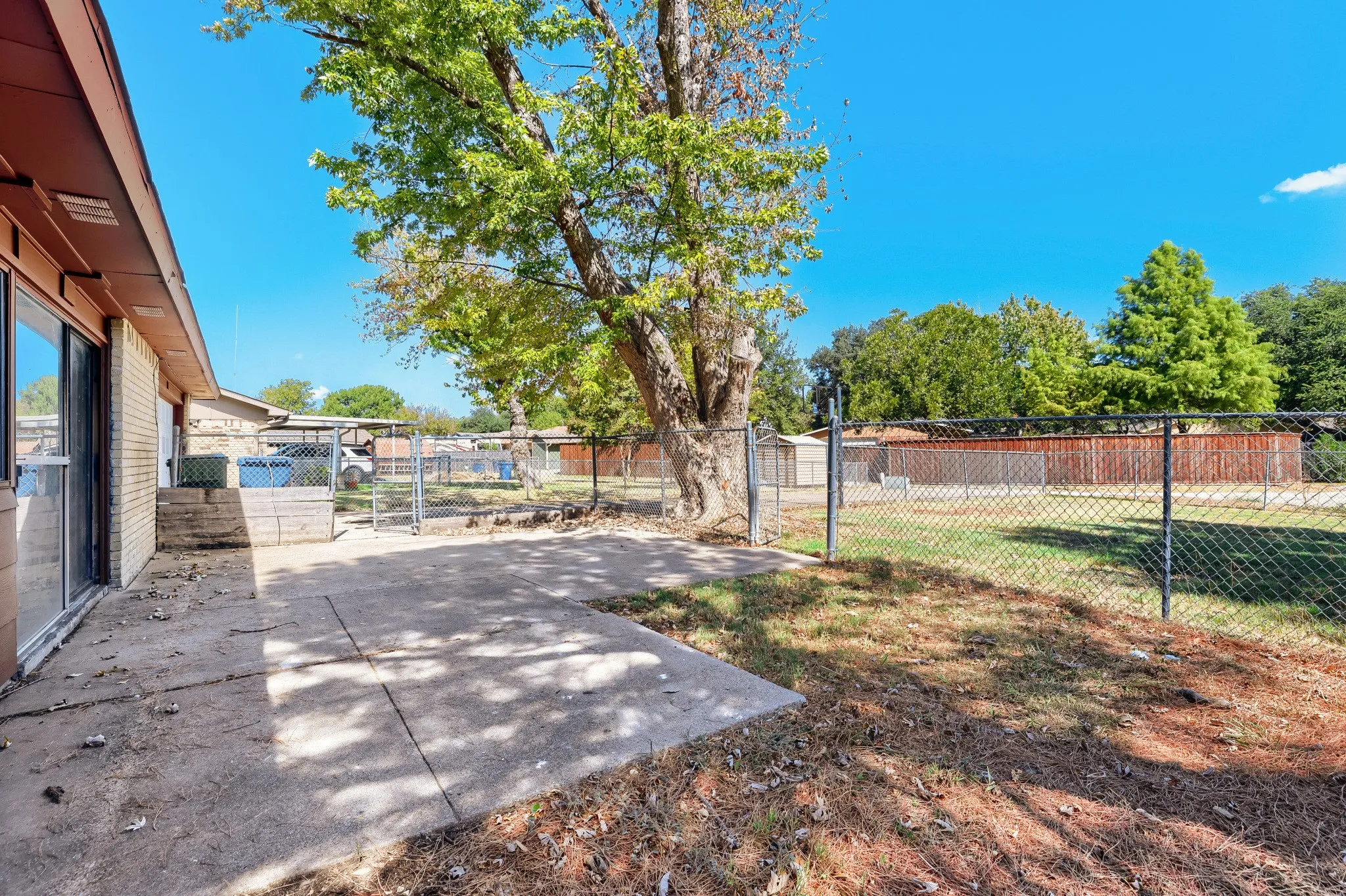 Single Family Residence For Sale in Dallas County , 2508 Norway Drive, Garland, Texas 75040, 3 Bedroom, 2 Bathroom, 1 Garage spaces, 1,423 Sqft, built in 1977, mls#21369615, Real Estate Agent in Garland, Homes For Sale in Dallas county, Homes For Sale in Garland, Realtor in Garland Texas, Real Estate Brokerage Independent Realty Texas, Luminita Cordes Realtor