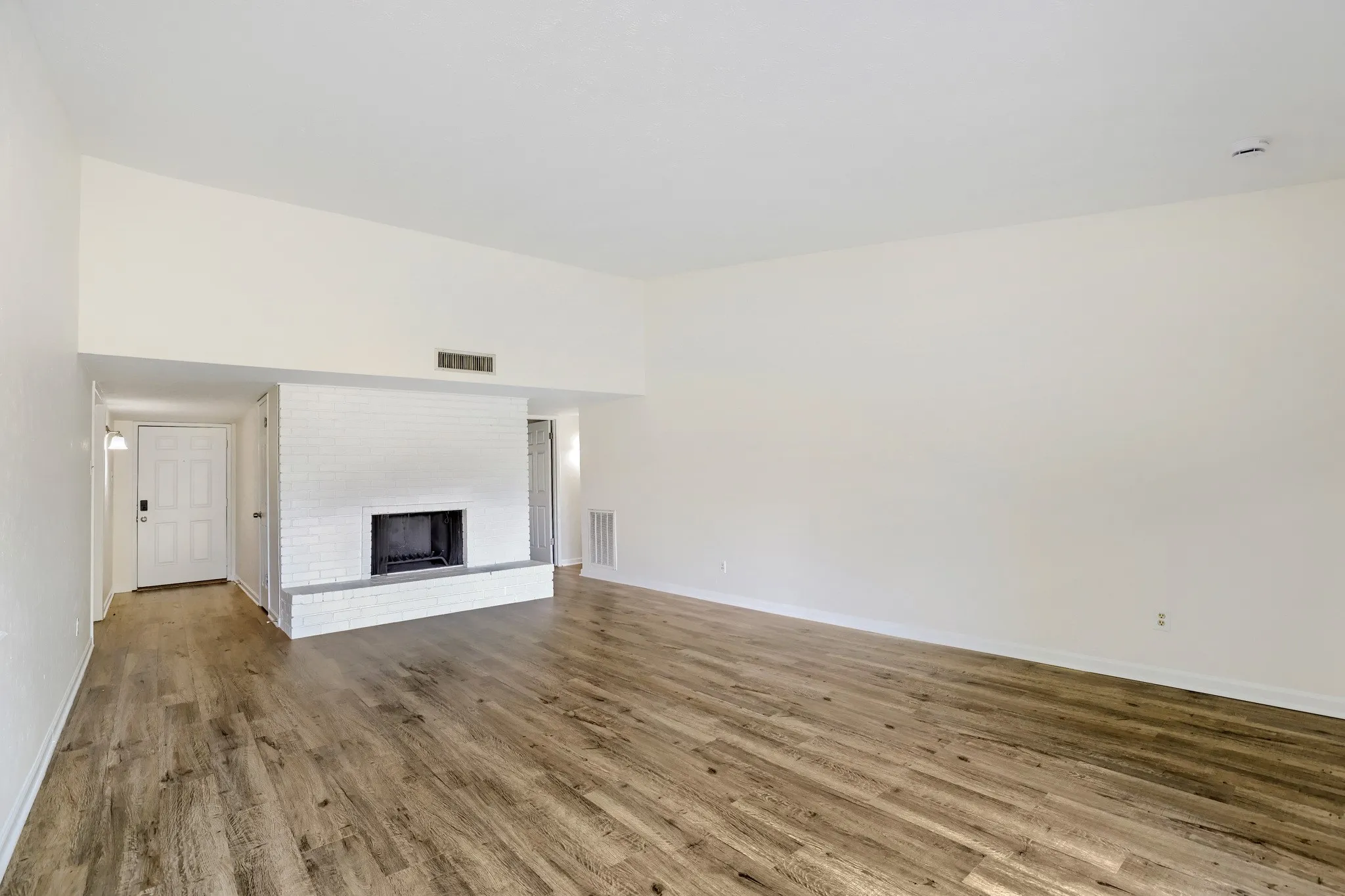 Single Family Residence For Sale in Dallas County , 2508 Norway Drive, Garland, Texas 75040, 3 Bedroom, 2 Bathroom, 1 Garage spaces, 1,423 Sqft, built in 1977, mls#21369615, Real Estate Agent in Garland, Homes For Sale in Dallas county, Homes For Sale in Garland, Realtor in Garland Texas, Real Estate Brokerage Independent Realty Texas, Luminita Cordes Realtor