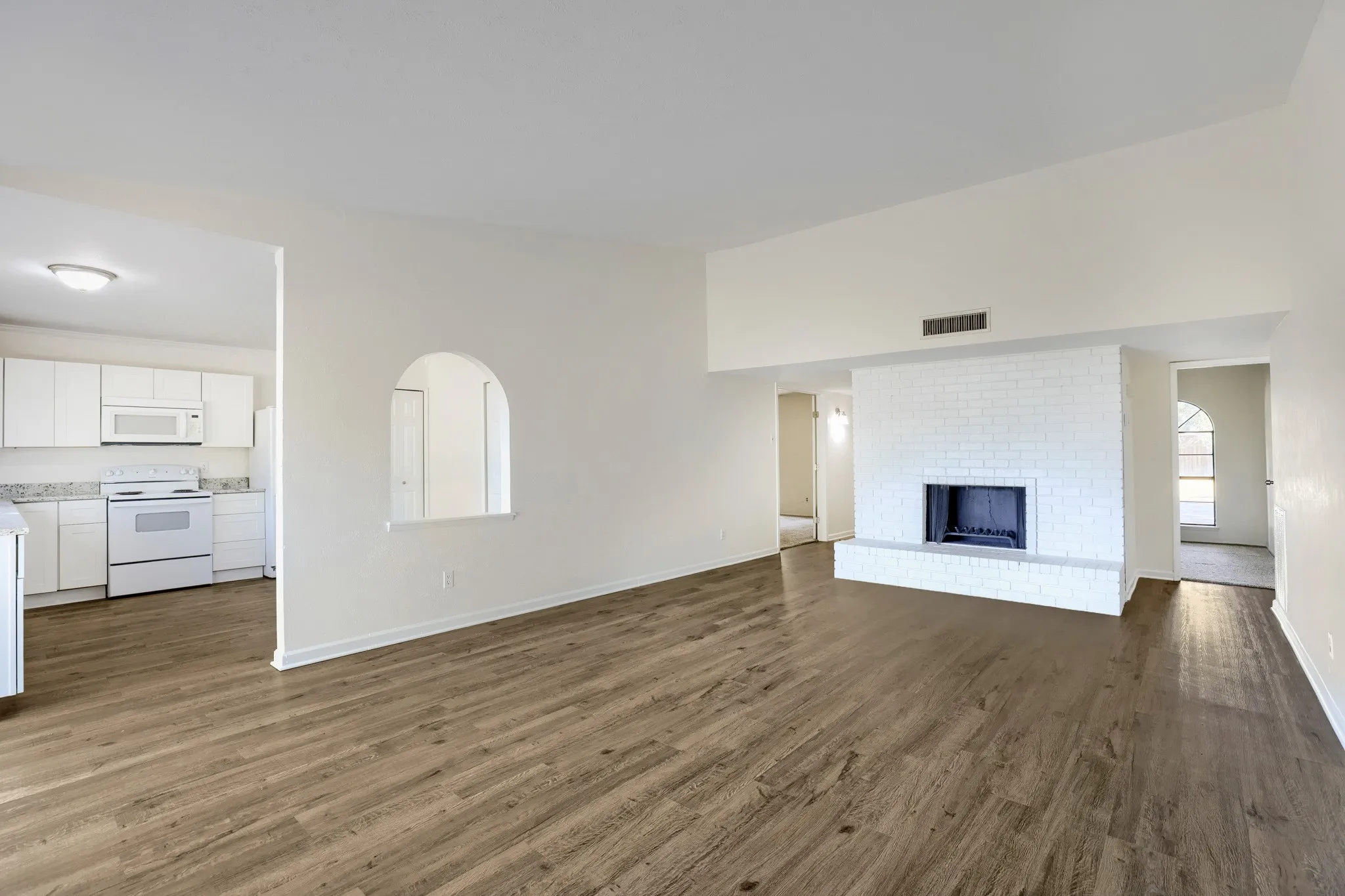 Single Family Residence For Sale in Dallas County , 2508 Norway Drive, Garland, Texas 75040, 3 Bedroom, 2 Bathroom, 1 Garage spaces, 1,423 Sqft, built in 1977, mls#21369615, Real Estate Agent in Garland, Homes For Sale in Dallas county, Homes For Sale in Garland, Realtor in Garland Texas, Real Estate Brokerage Independent Realty Texas, Luminita Cordes Realtor
