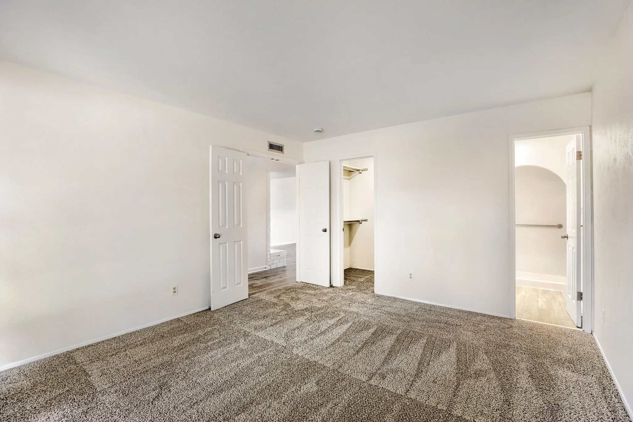 Single Family Residence For Sale in Dallas County , 2508 Norway Drive, Garland, Texas 75040, 3 Bedroom, 2 Bathroom, 1 Garage spaces, 1,423 Sqft, built in 1977, mls#21369615, Real Estate Agent in Garland, Homes For Sale in Dallas county, Homes For Sale in Garland, Realtor in Garland Texas, Real Estate Brokerage Independent Realty Texas, Luminita Cordes Realtor