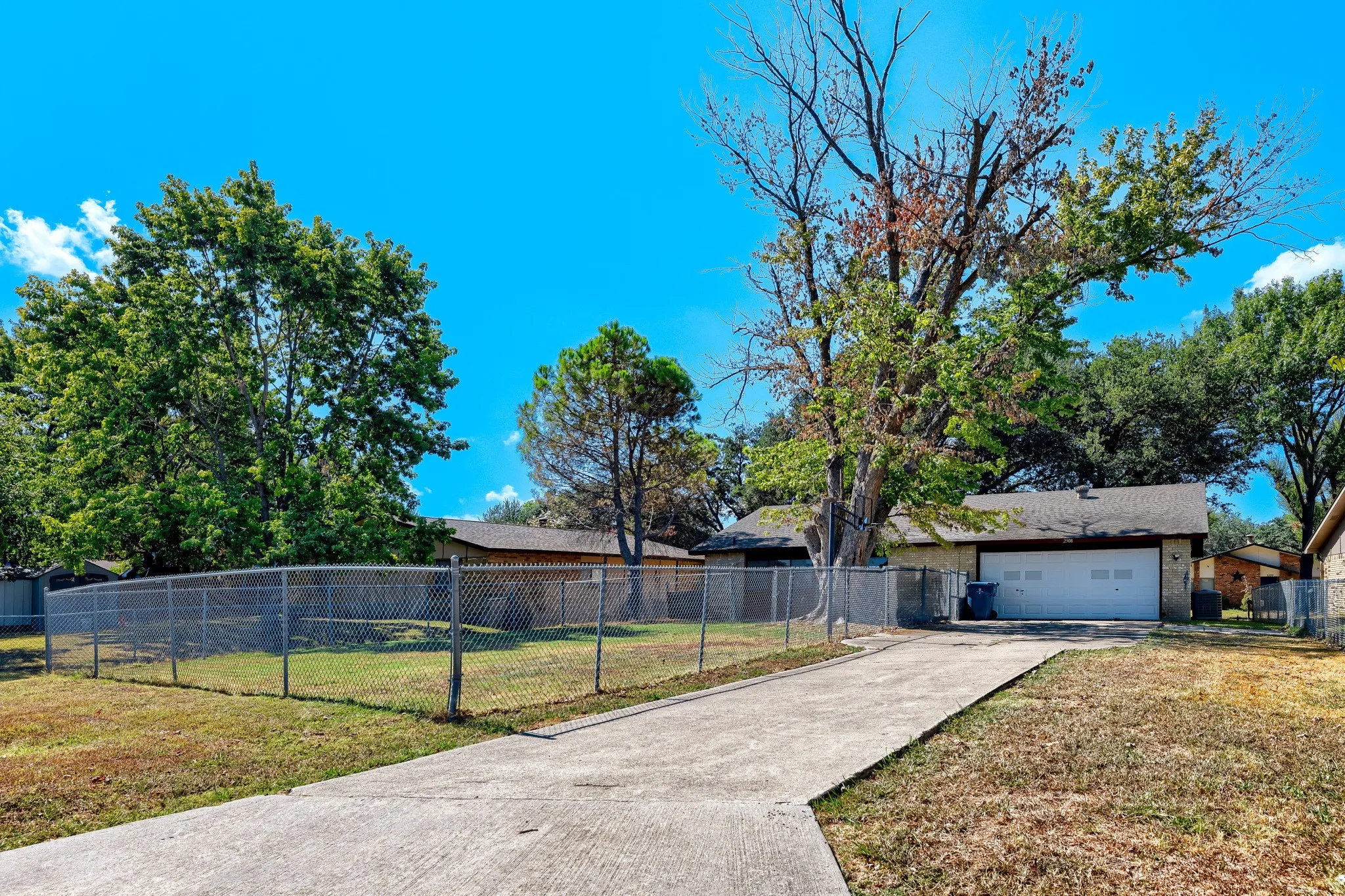 Single Family Residence For Sale in Dallas County , 2508 Norway Drive, Garland, Texas 75040, 3 Bedroom, 2 Bathroom, 1 Garage spaces, 1,423 Sqft, built in 1977, mls#21369615, Real Estate Agent in Garland, Homes For Sale in Dallas county, Homes For Sale in Garland, Realtor in Garland Texas, Real Estate Brokerage Independent Realty Texas, Luminita Cordes Realtor