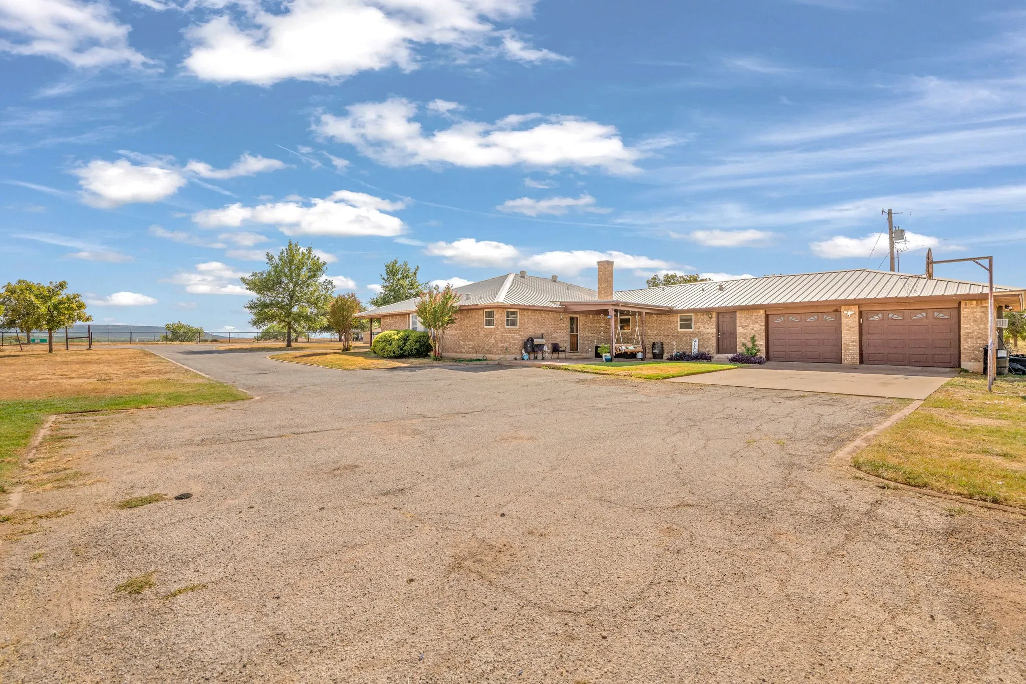 Single Family Residence For Sale in Taylor County , 112 Bar B Trail, Abilene, Texas 79602, 4 Bedroom, 2 Bathroom, 2 Garage spaces, 2,709 Sqft, built in 1976, mls#21387962, Real Estate Agent in Abilene, Homes For Sale in Taylor county, Homes For Sale in Abilene, Realtor in Abilene Texas, Real Estate Brokerage Independent Realty Texas, Luminita Cordes Realtor
