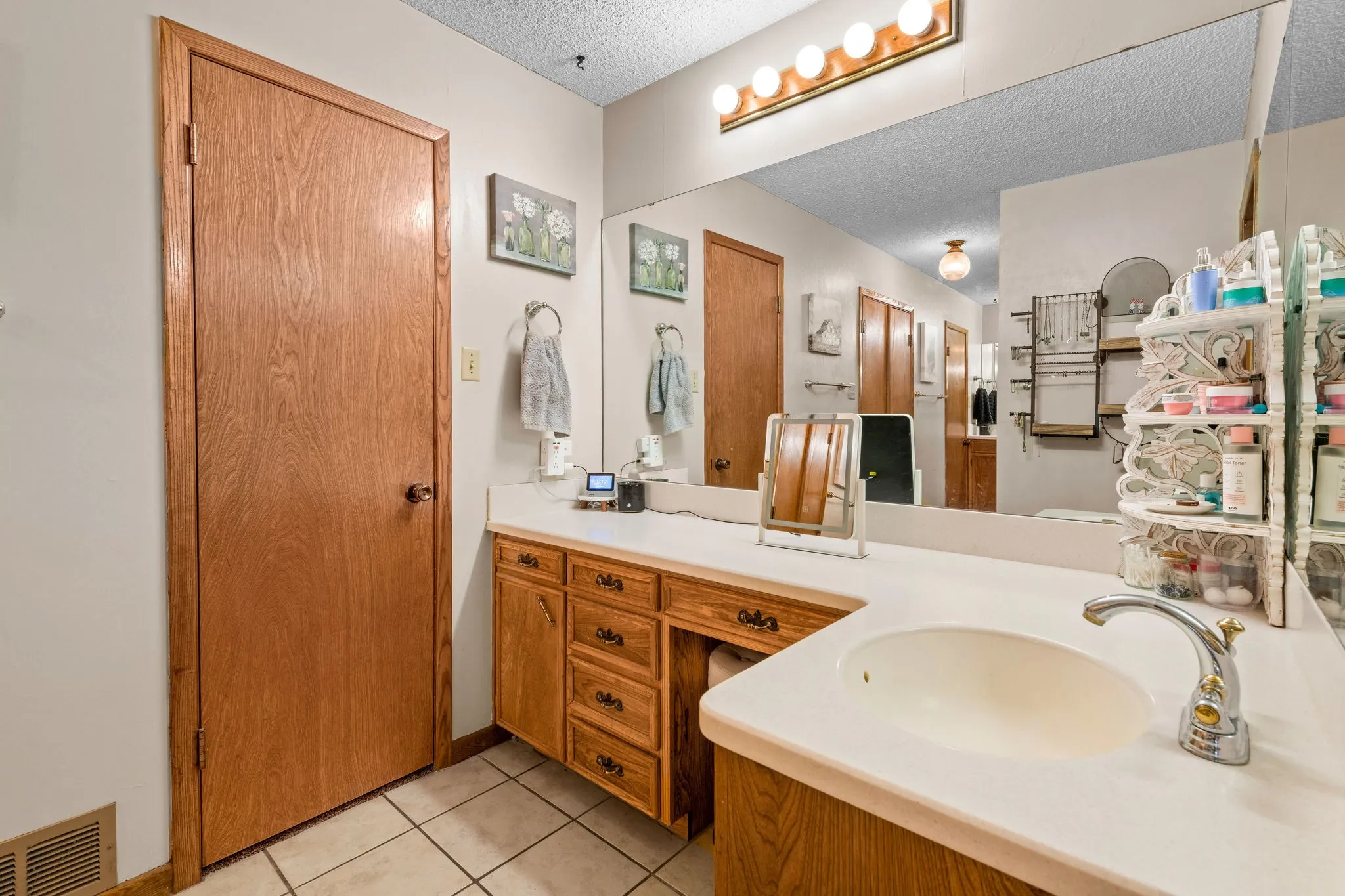 Single Family Residence For Sale in Taylor County , 112 Bar B Trail, Abilene, Texas 79602, 4 Bedroom, 2 Bathroom, 2 Garage spaces, 2,709 Sqft, built in 1976, mls#21387962, Real Estate Agent in Abilene, Homes For Sale in Taylor county, Homes For Sale in Abilene, Realtor in Abilene Texas, Real Estate Brokerage Independent Realty Texas, Luminita Cordes Realtor